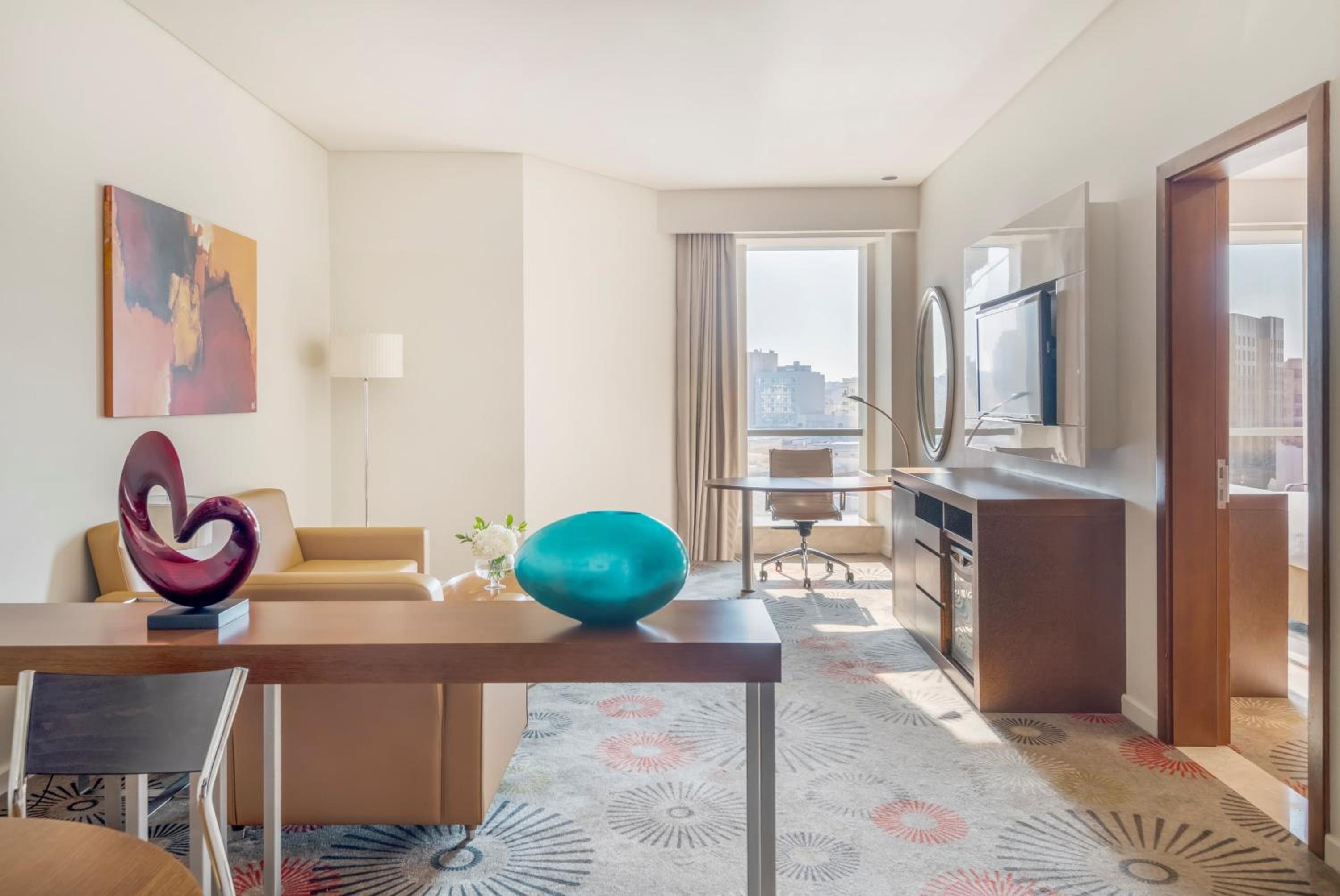 Diplomatic King Suite - Photo 3