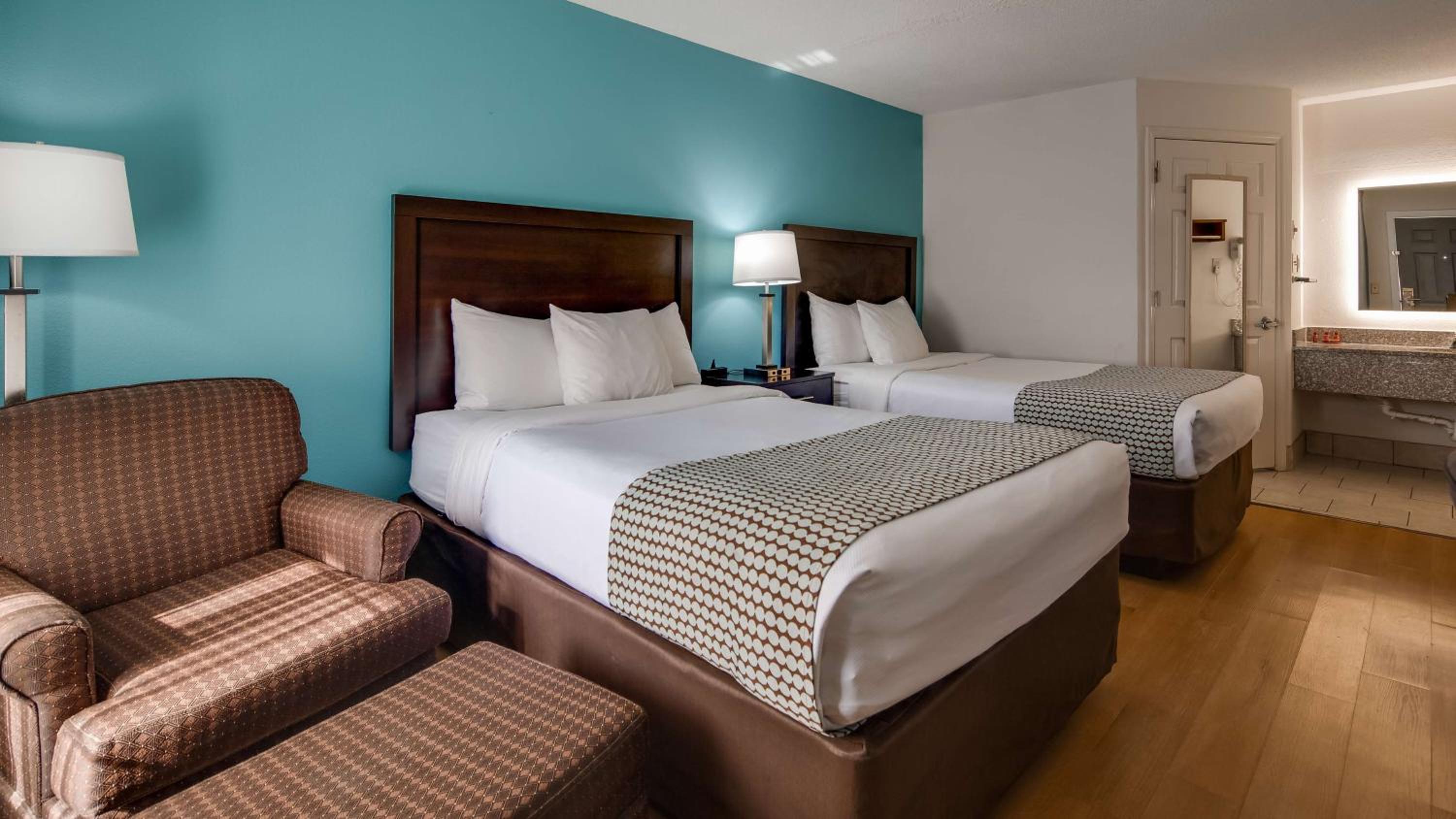 Double Room - Non-Smoking  - Photo 3