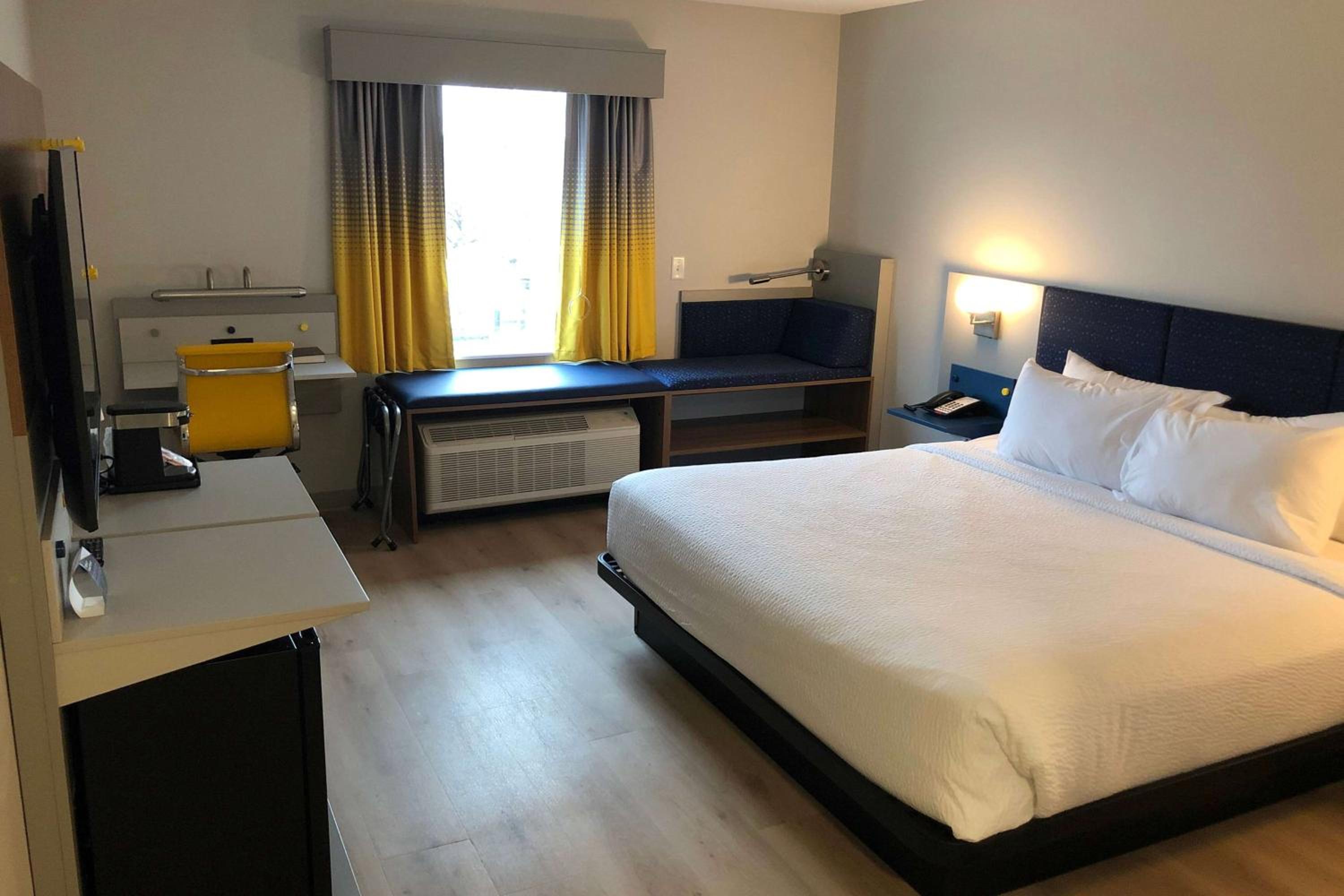 King Room - Mobility Access/Non-Smoking - Photo 3