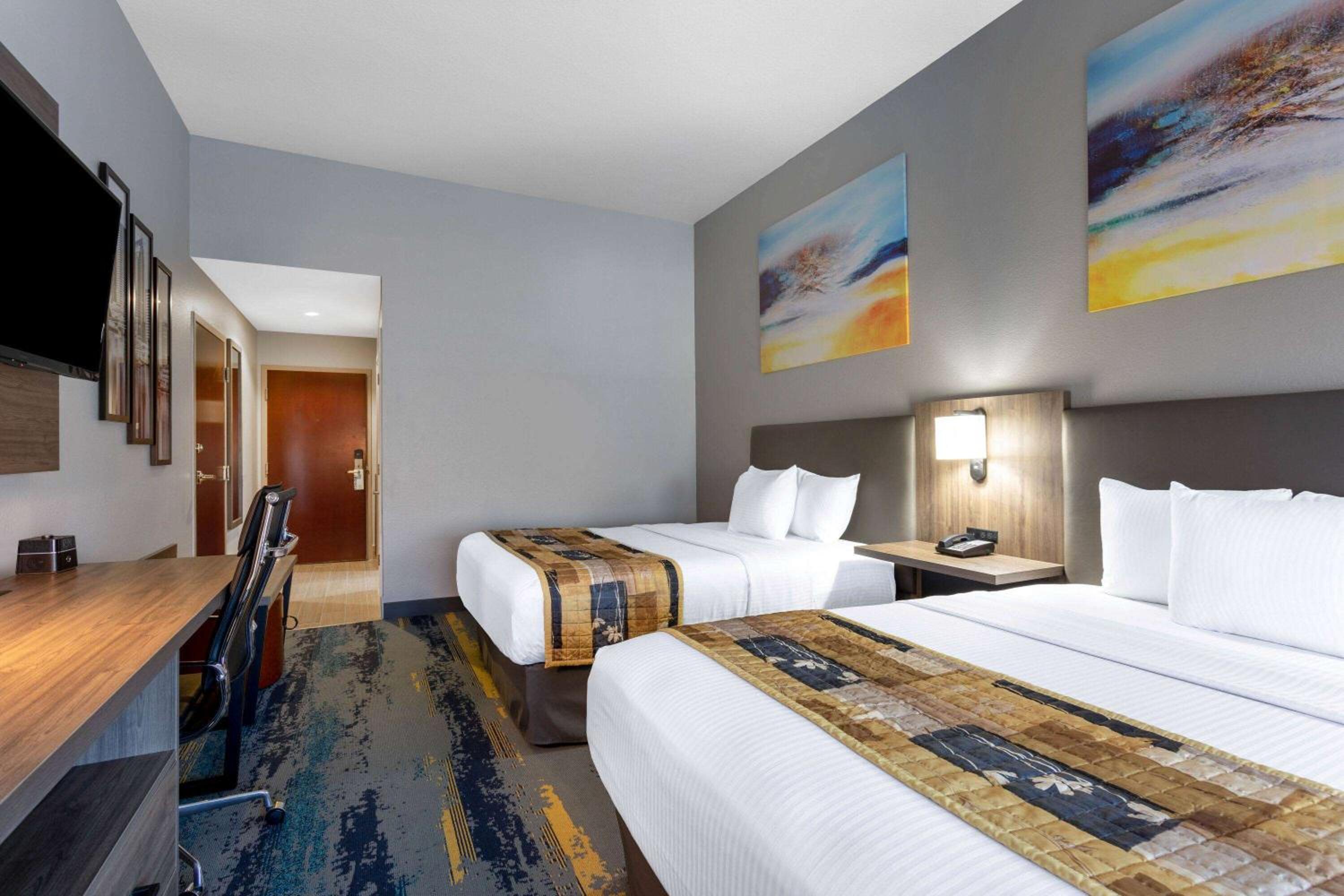 Queen Room with Two Queen Beds - Mobility Access/Non-Smoking - Photo 3