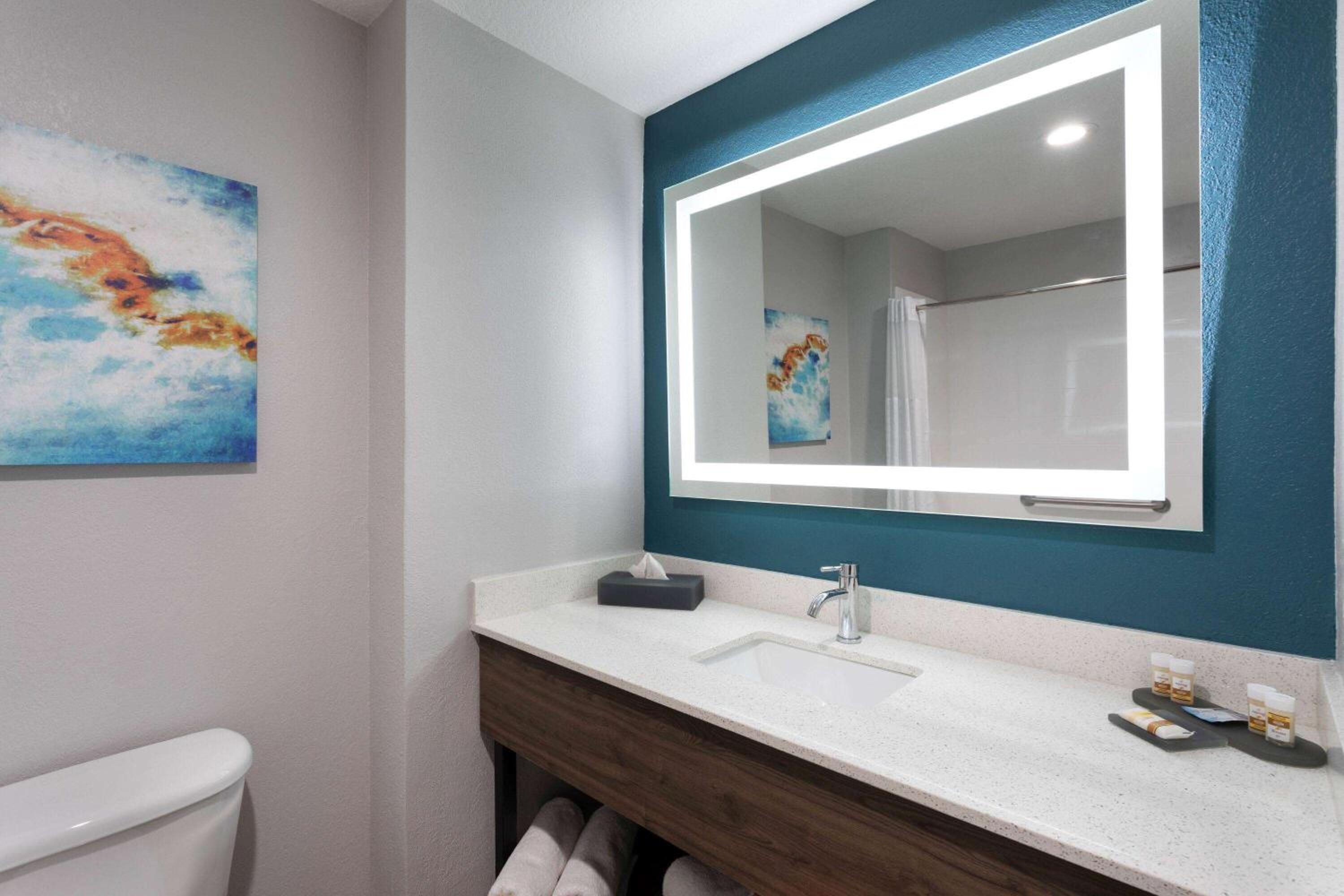 Junior King Suite - Non-Smoking - Photo 6