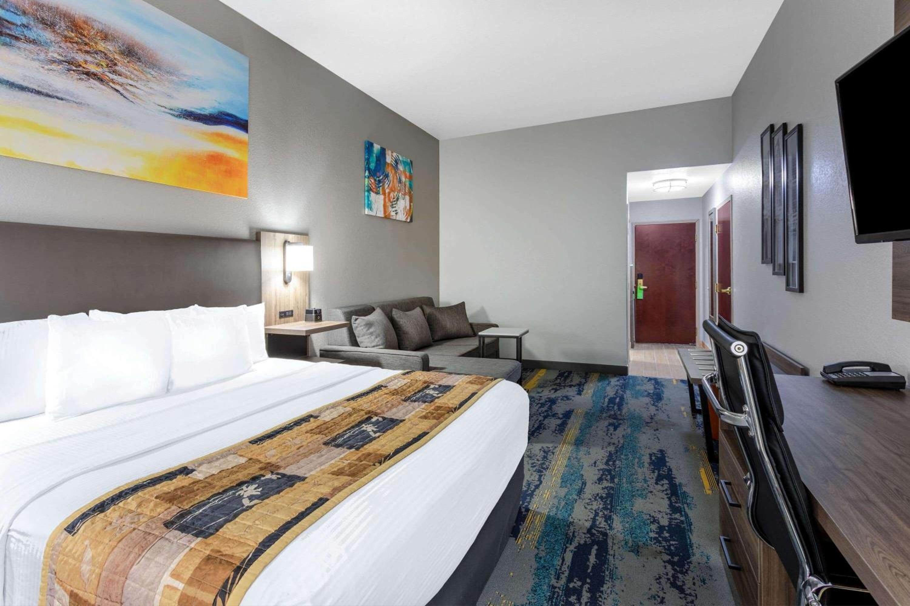 Junior King Suite - Non-Smoking - Photo 3