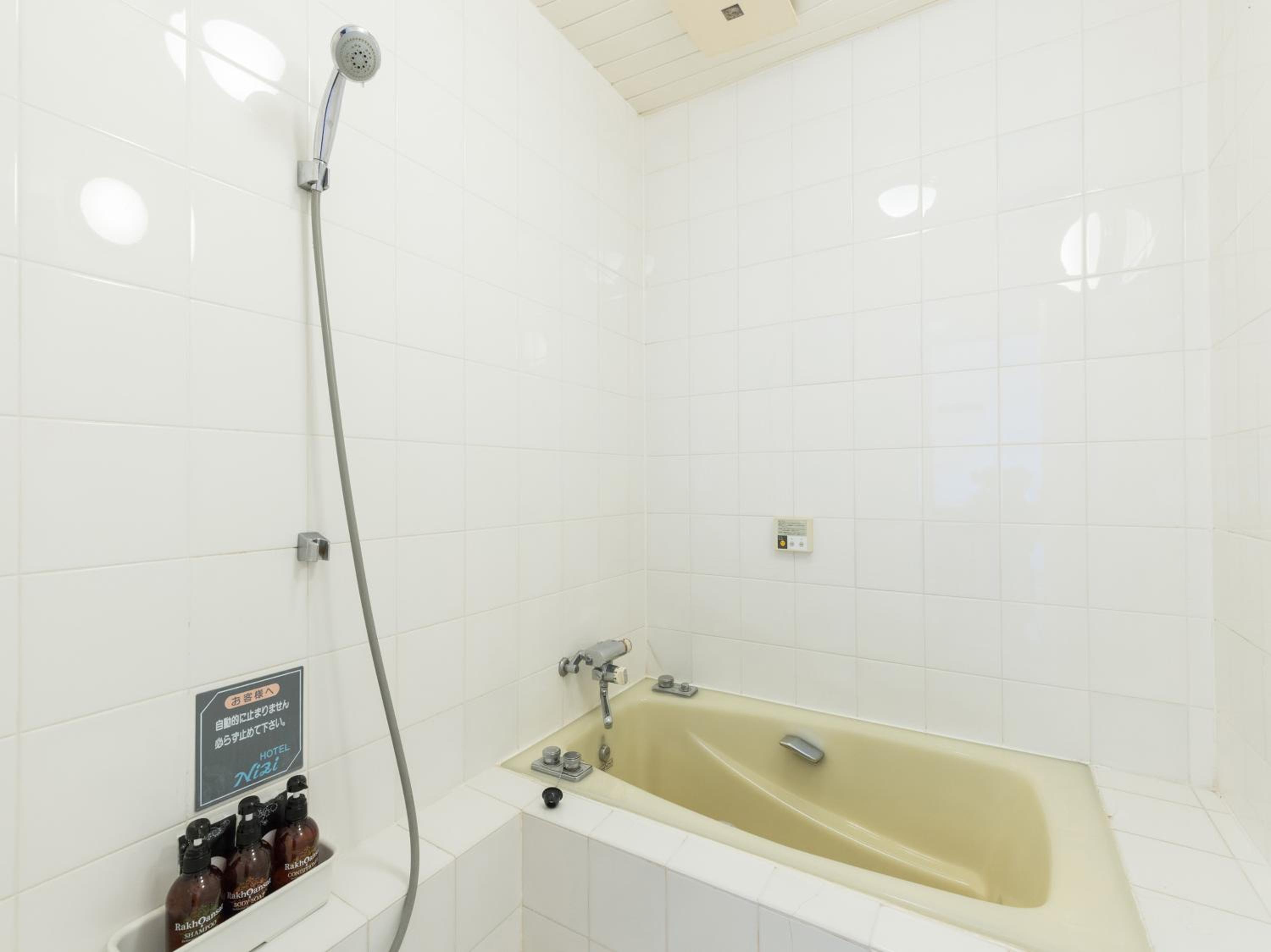 Quadruple Room - Non-Smoking photo 3