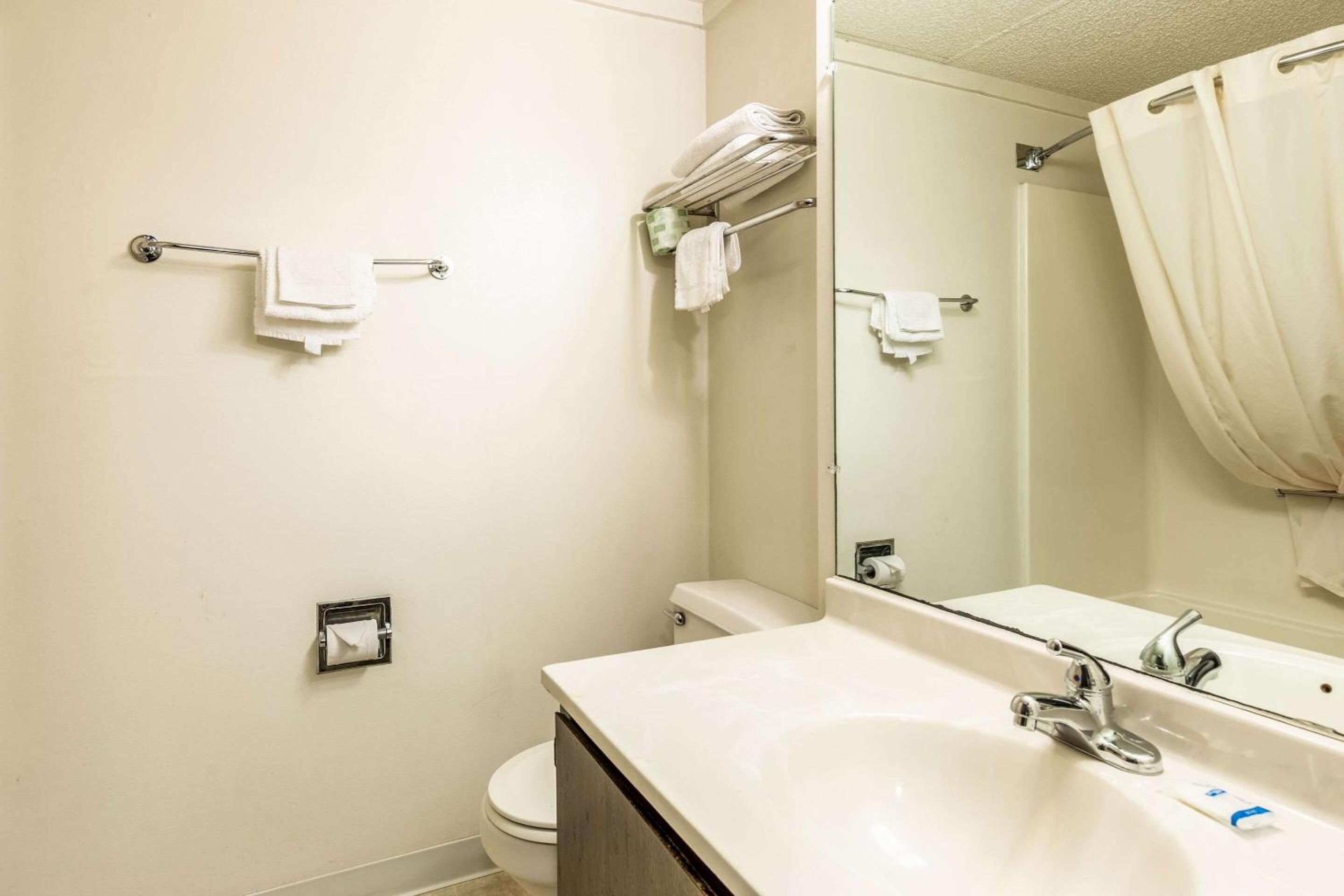 Standard King Room - Non-Smoking photo 3