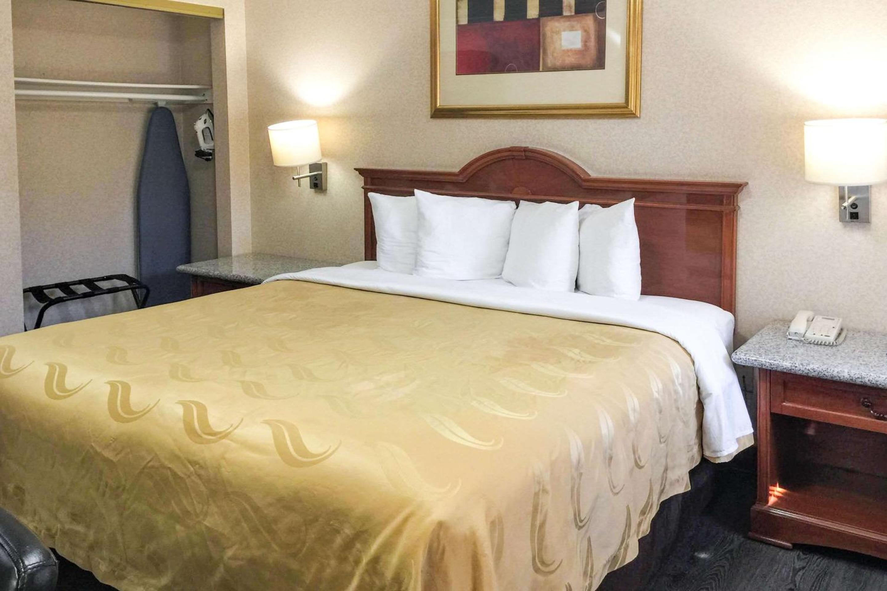 Deluxe Room, 1 King Bed, Kitchenette, Non Smoking - Photo 1