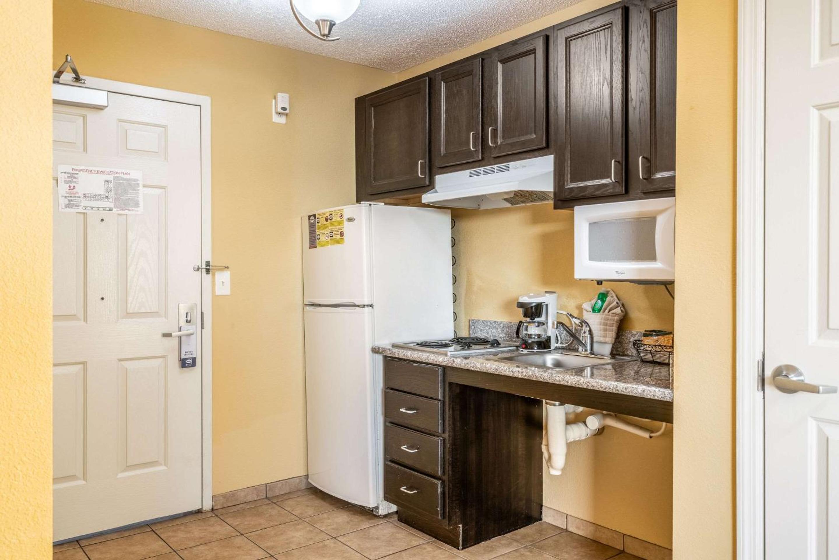 Efficiency Double Room - Accessible/Non-Smoking - Photo 3