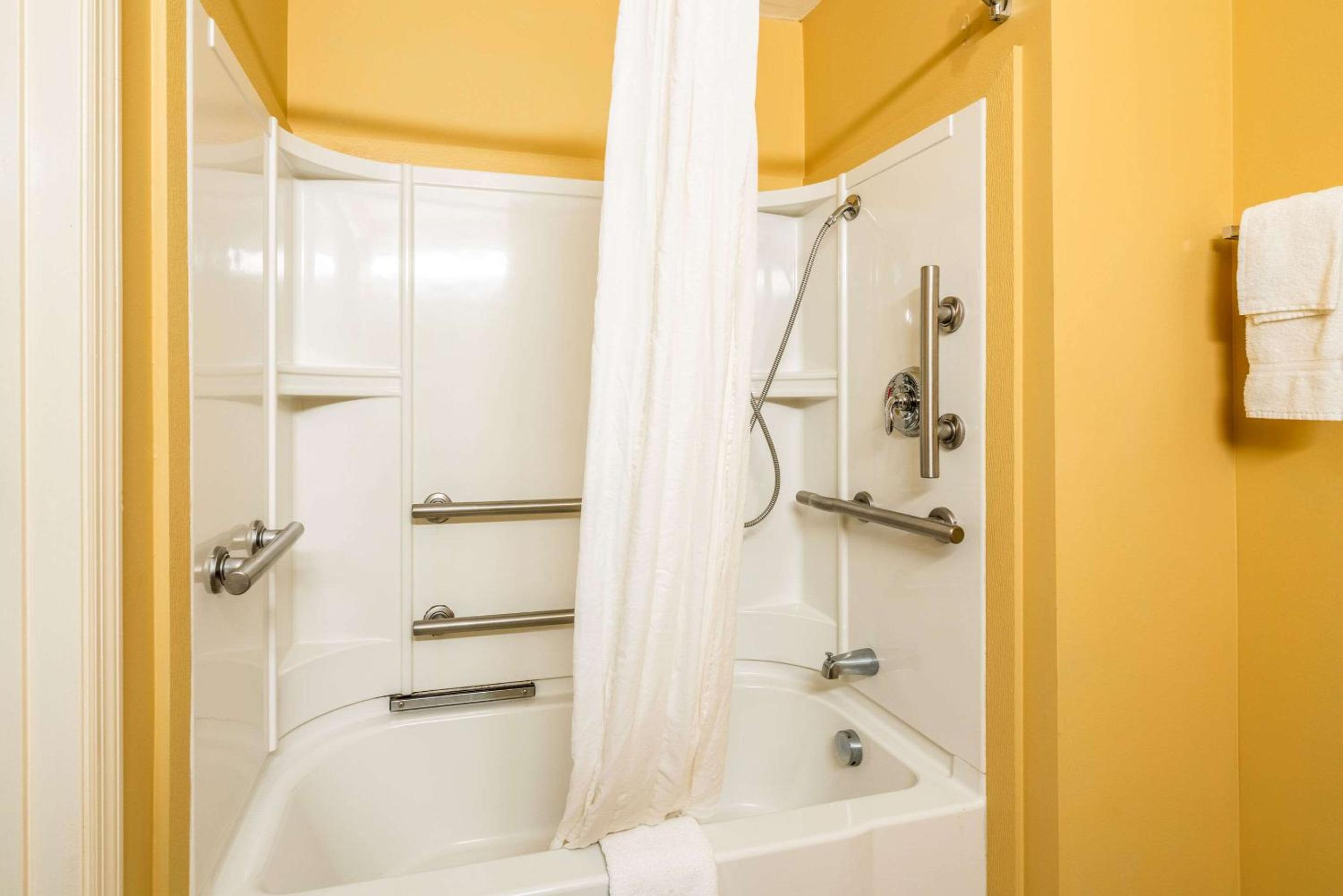 Efficiency Double Room - Accessible/Non-Smoking - Photo 5