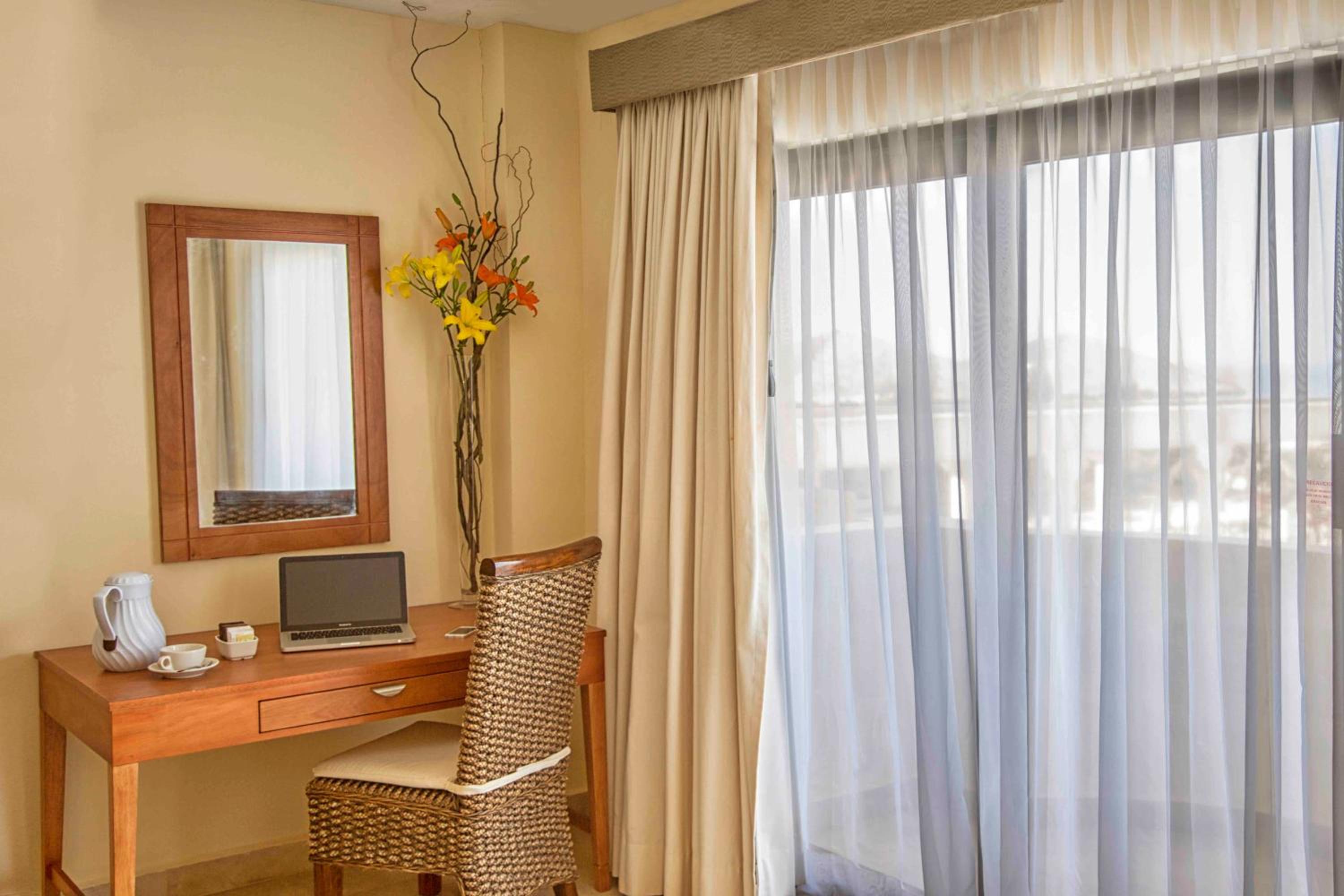 Standard King Room photo 1