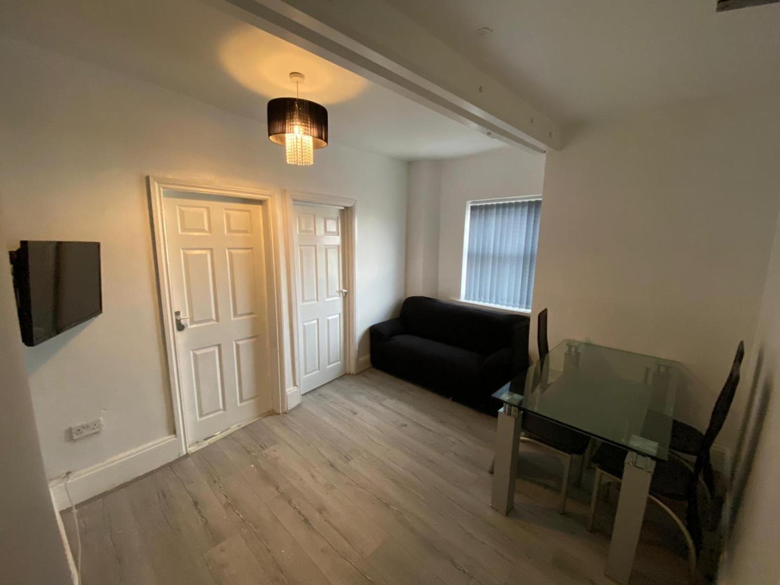 Double Room with Shared Bathroom photo 1