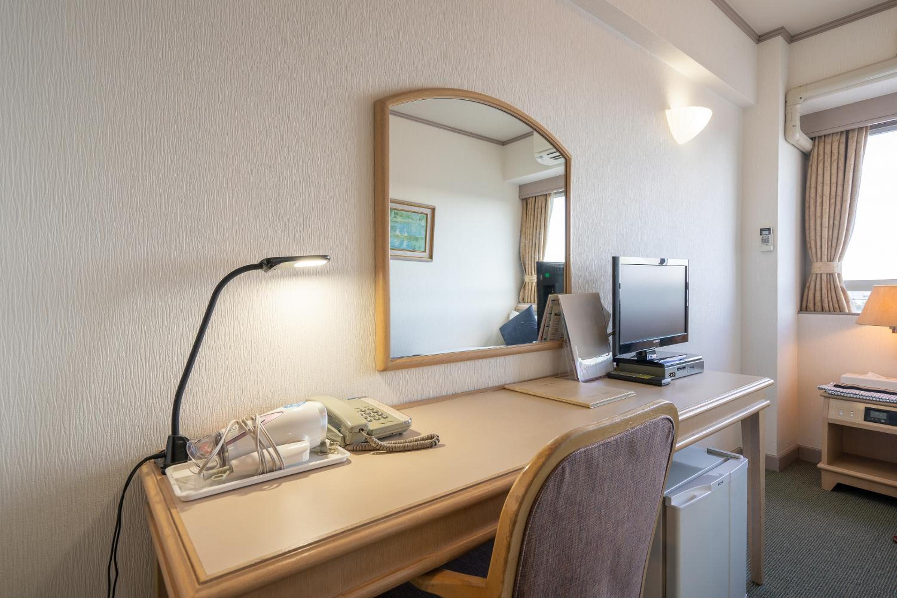 Small Double Room - Non-Smoking - Photo 4