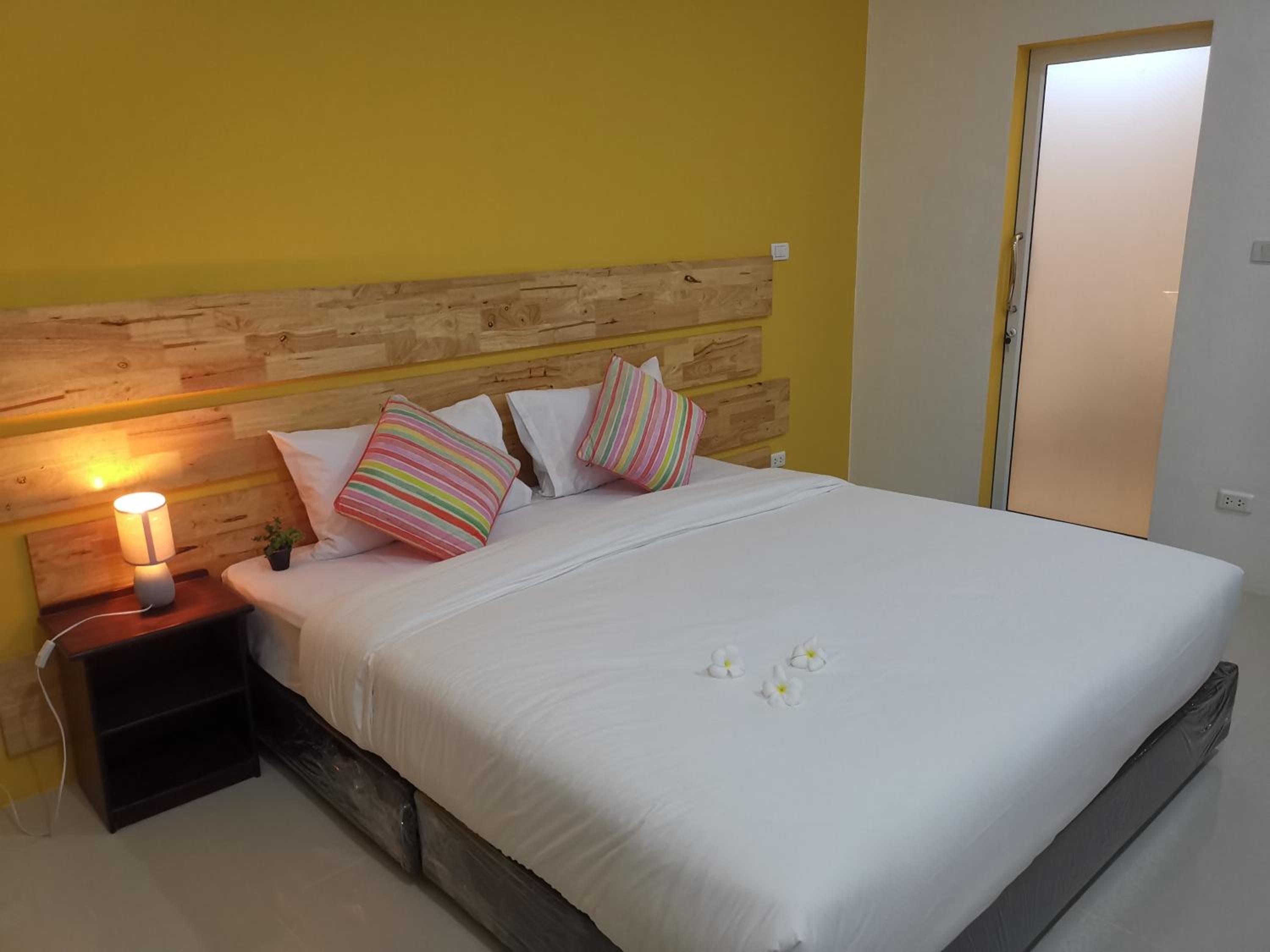 Double Room with Private Bathroom - Photo 15