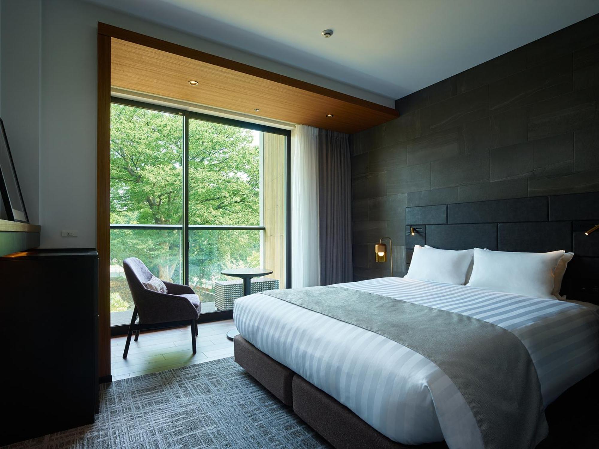 Moderate Queen (With Balcony) - Photo 5