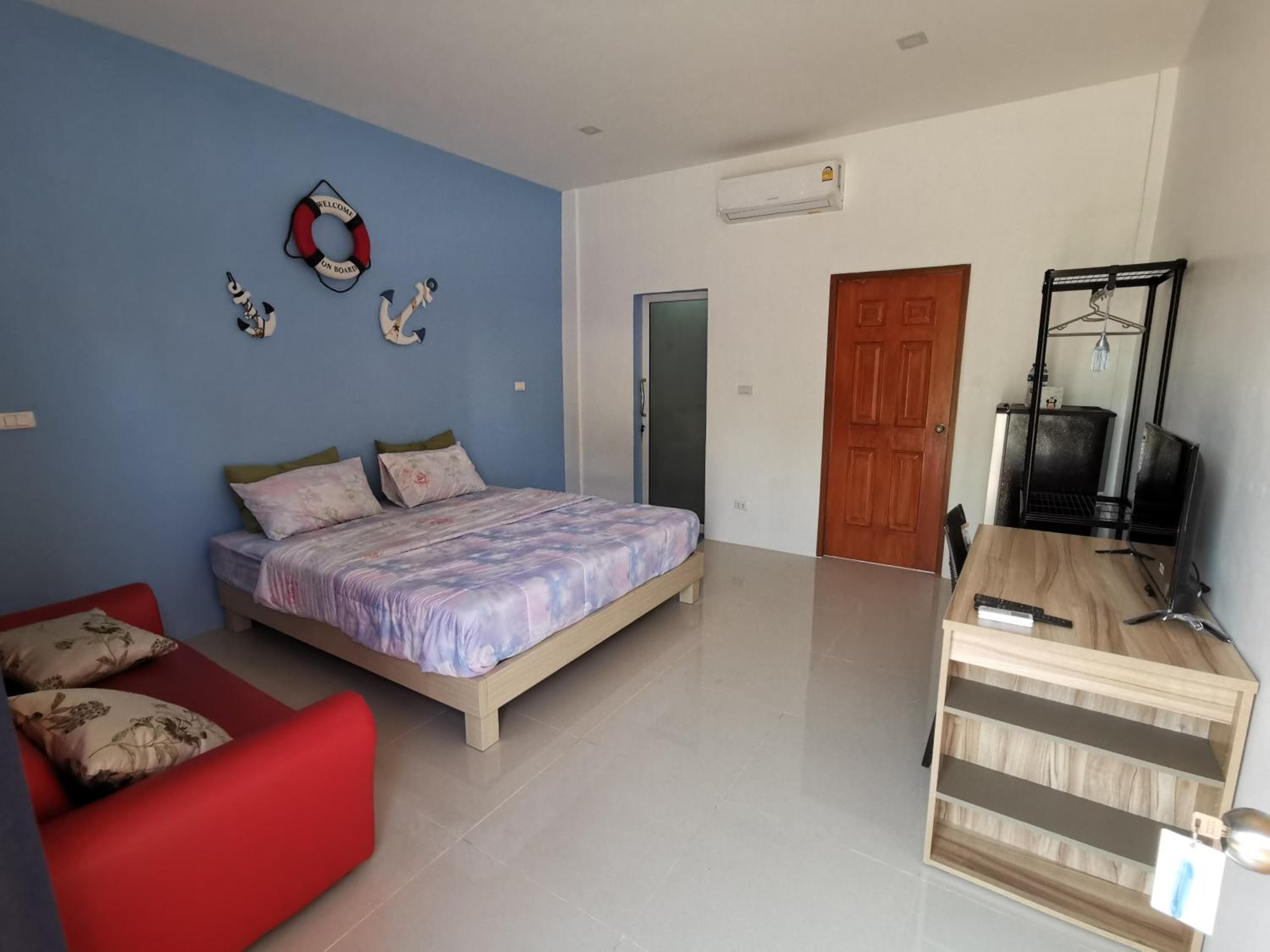 Double Room with Private Bathroom - Photo 14