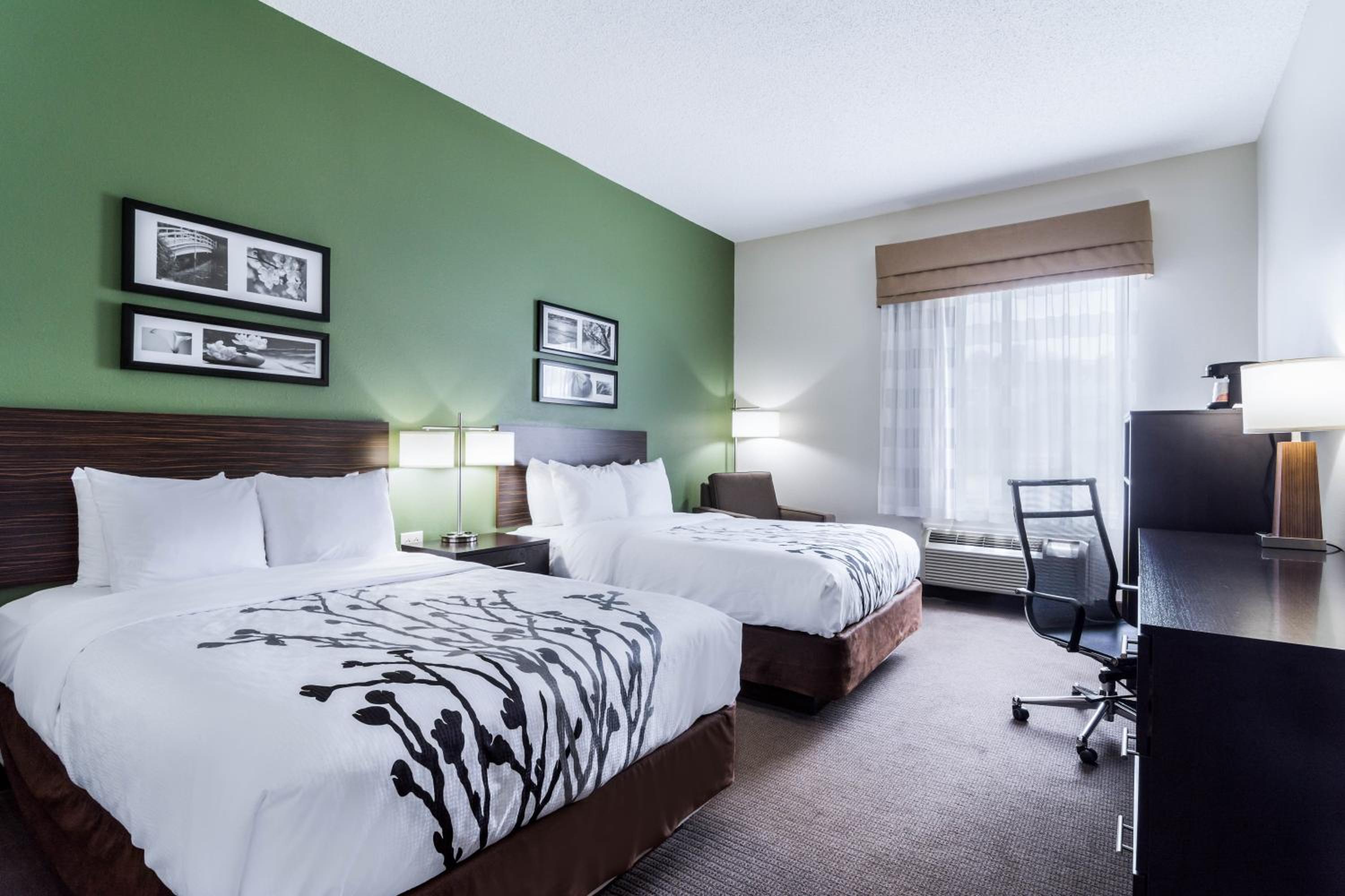 Queen Room with Two Queen Beds - Accessible/Non-Smoking  - Photo 2