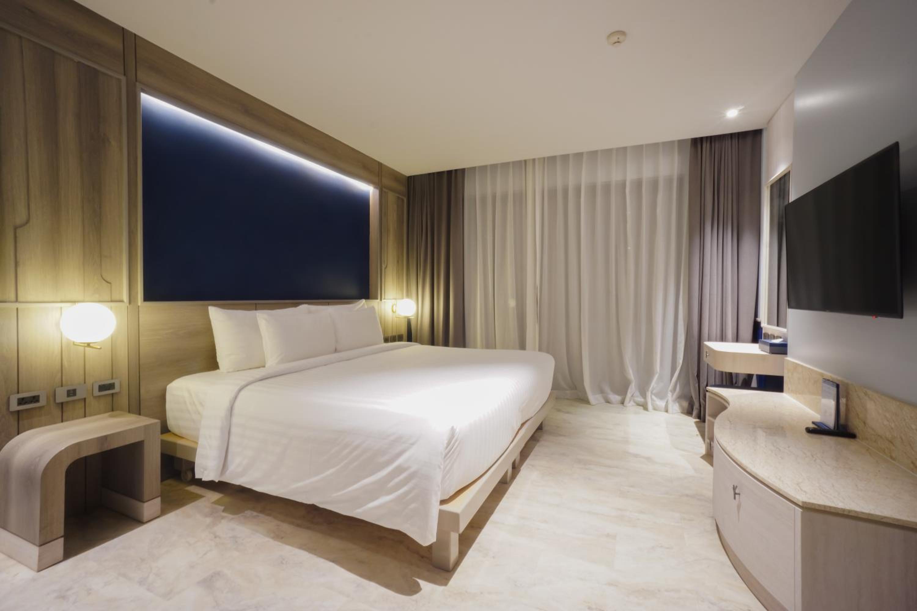 Superior Double or Twin Room - Photo 17