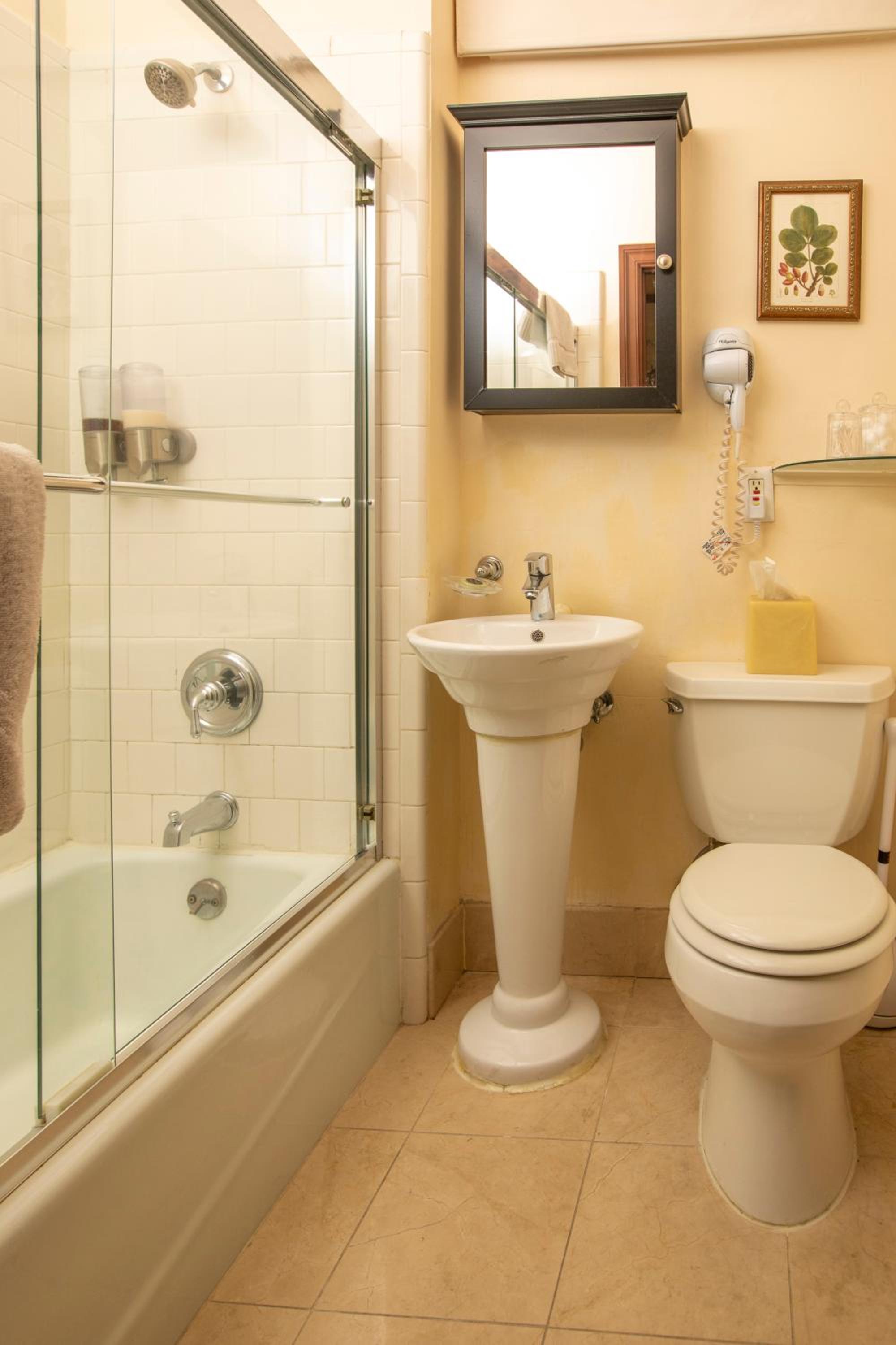 Standard Queen Room