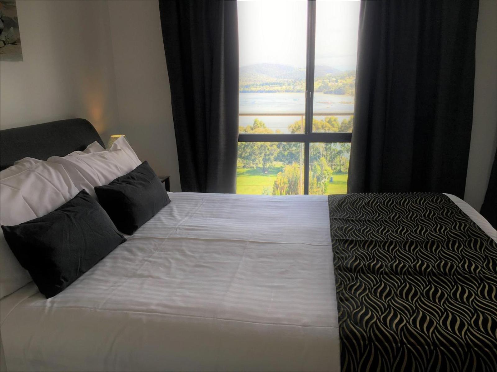 Queen Room With Balcony- Banksia photo 2