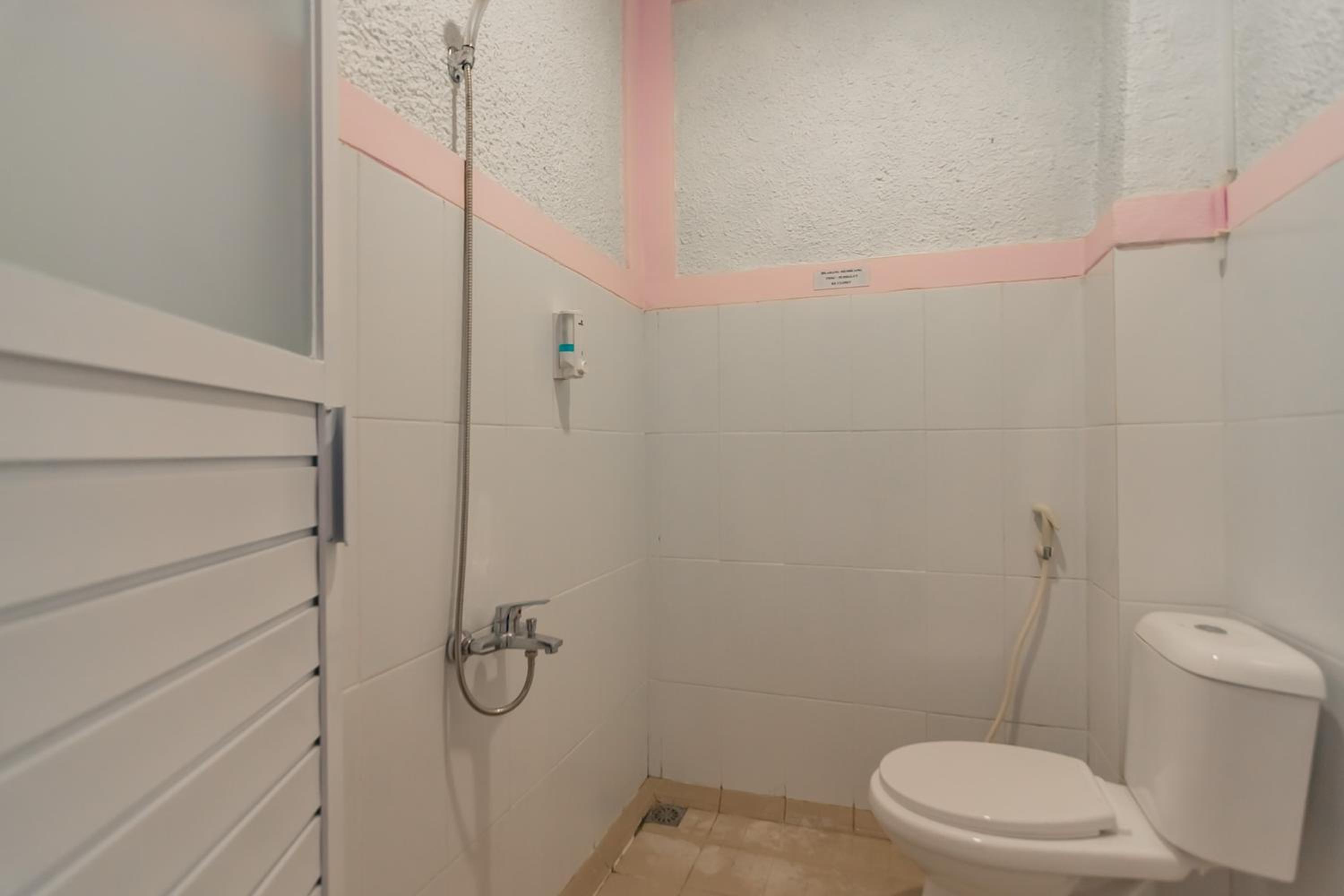 Standard Double Room - Photo 7