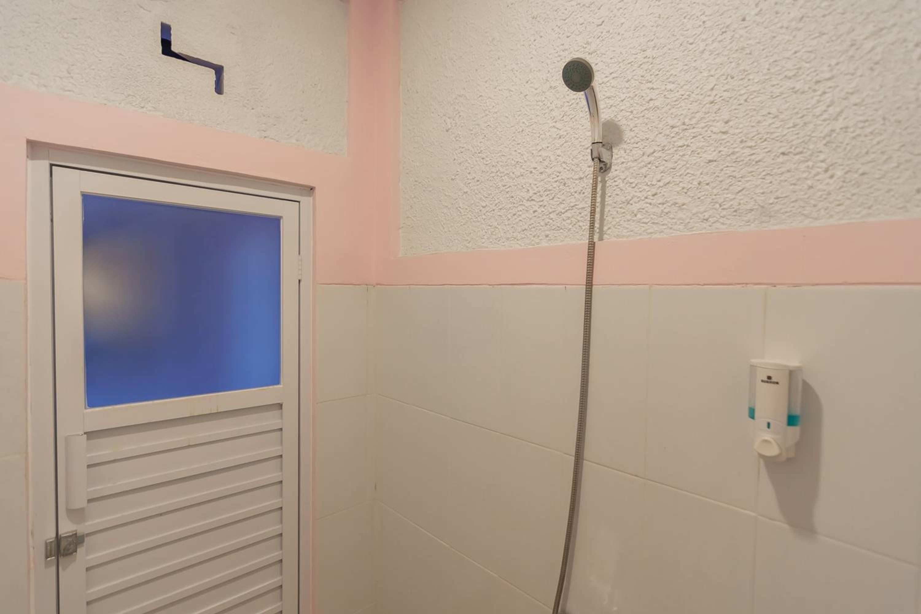 Standard Double Room - Photo 6