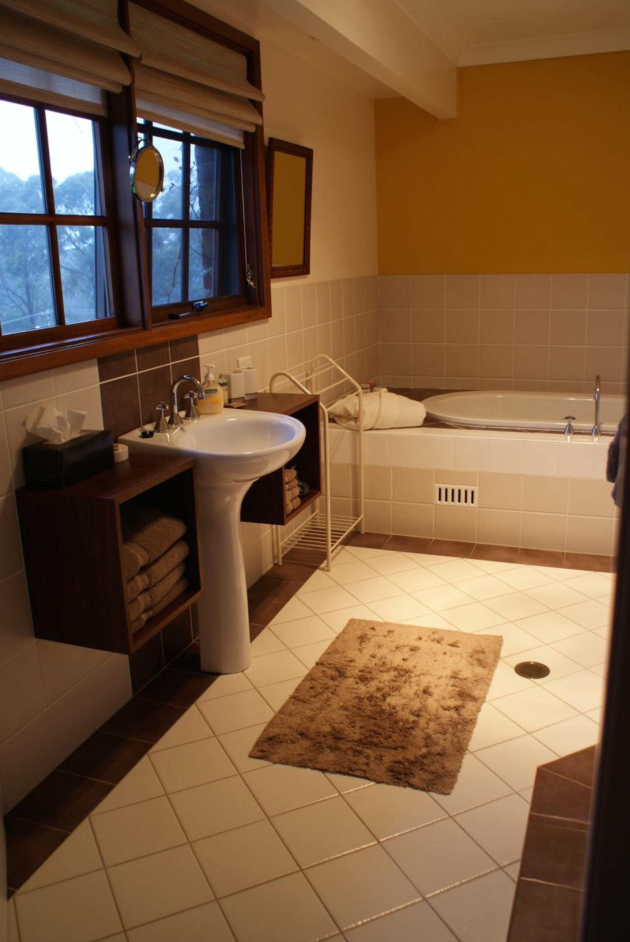 Standard Double Room With Bath Tub photo 2