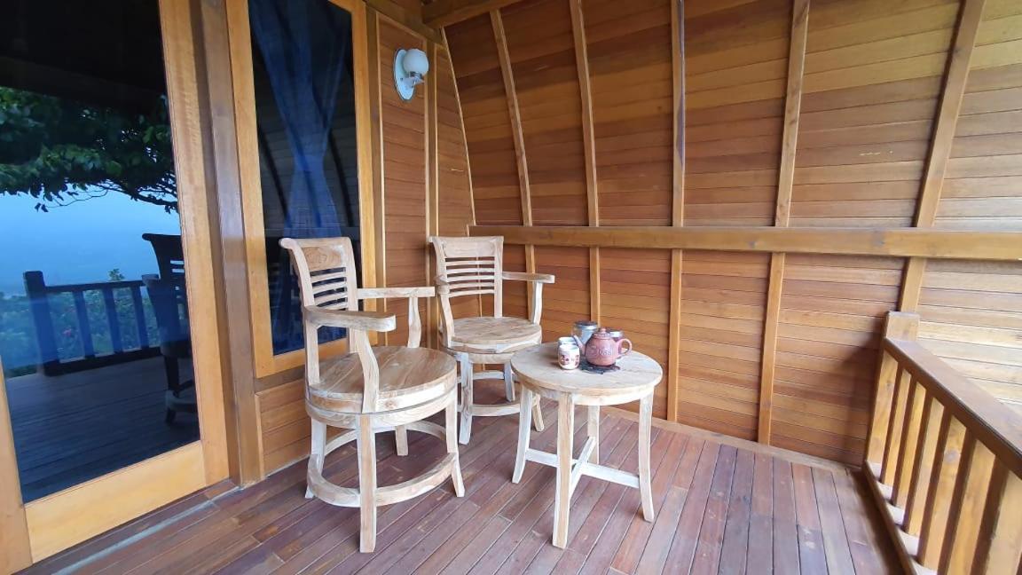 Deluxe Double Room with Balcony - Photo 11