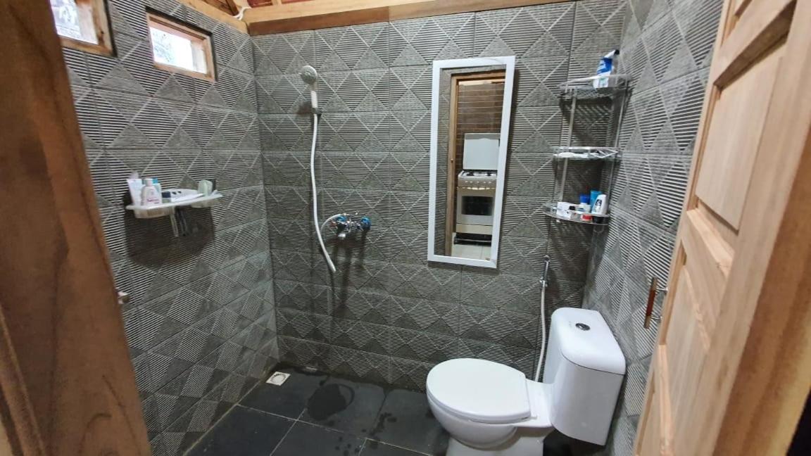 Deluxe Double Room with Balcony - Photo 9