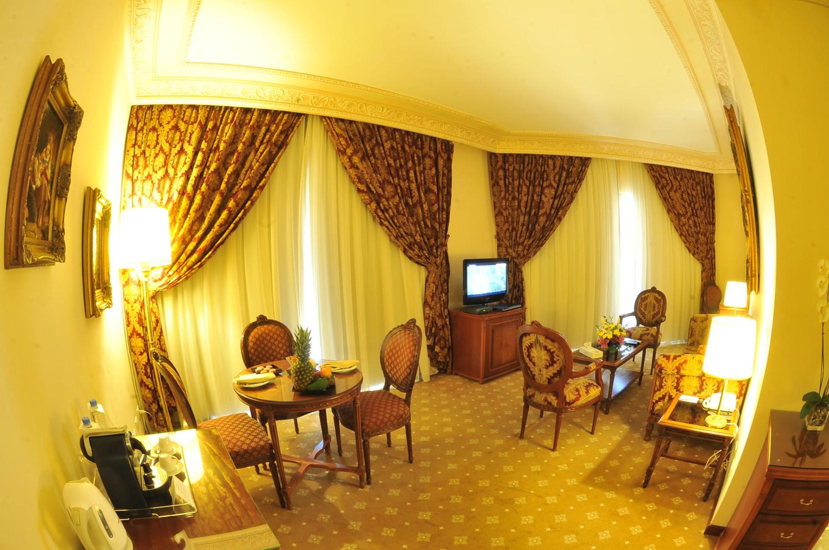 Executive King Suite - Photo 5