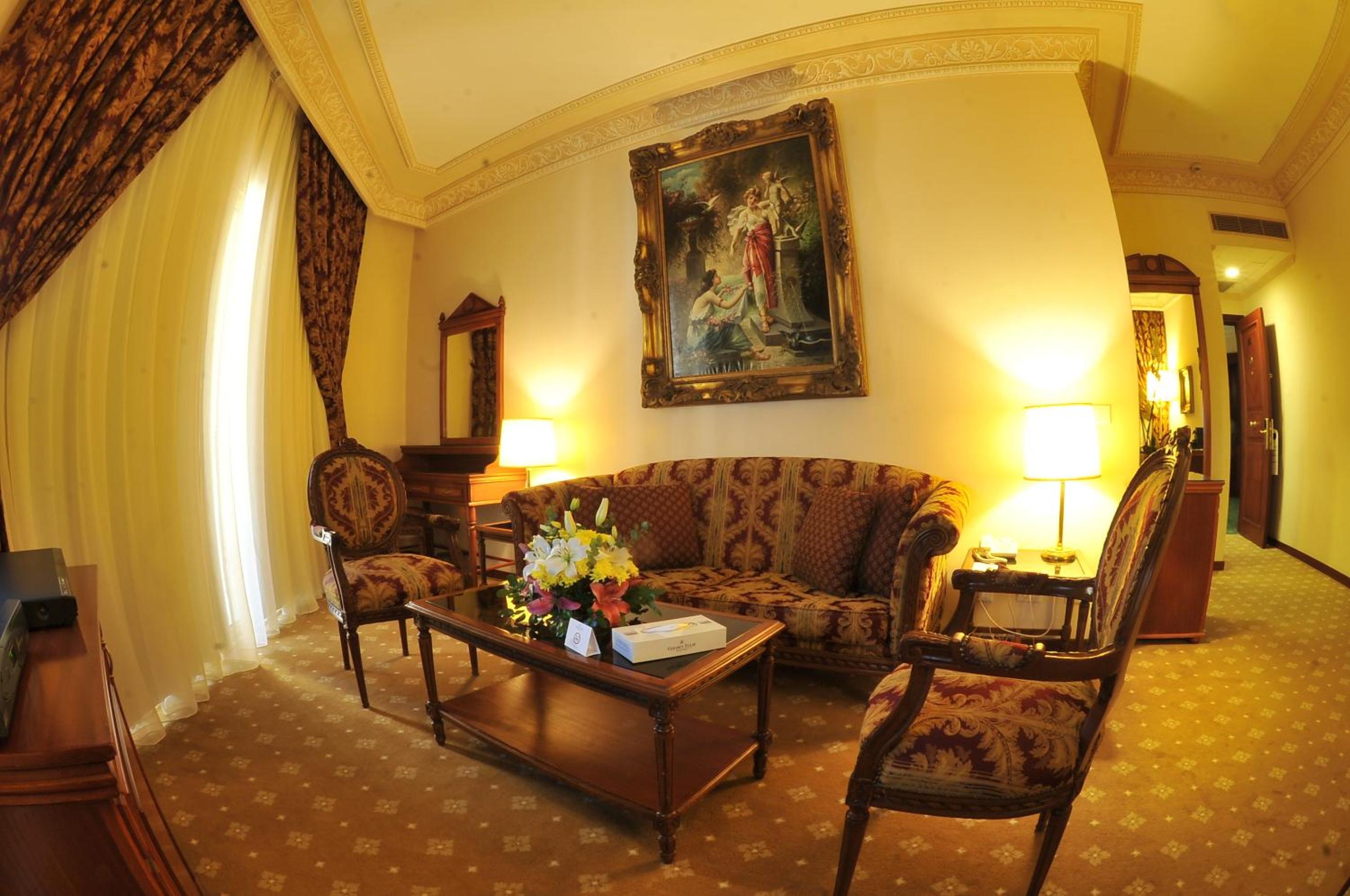 Executive King Suite - Photo 4