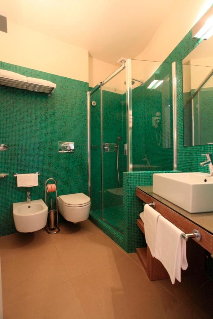 Superior Double or Twin Room with Side Sea View - Photo 5