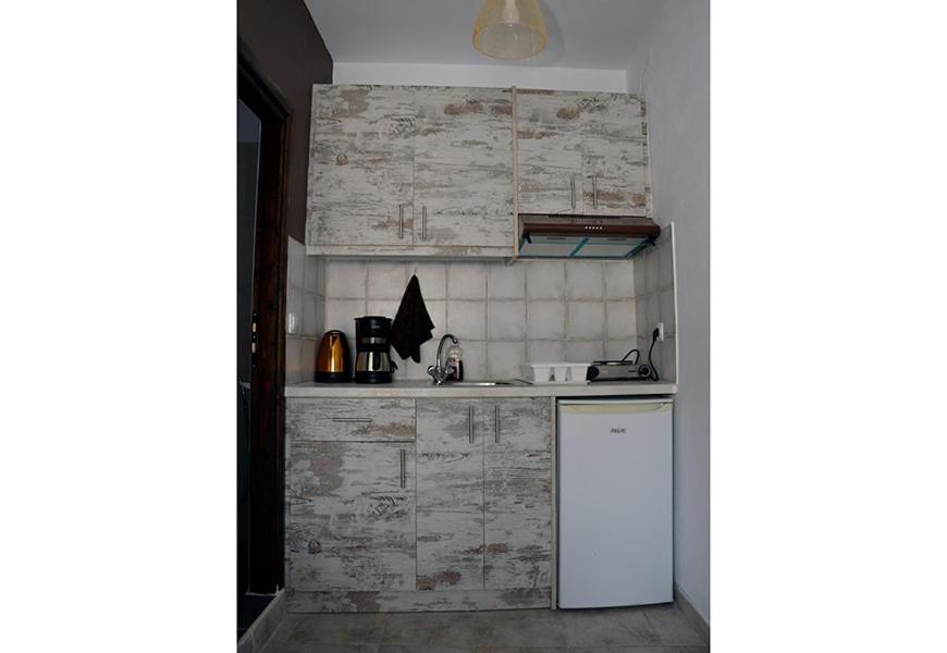 One-Bedroom Apartment - Photo 11