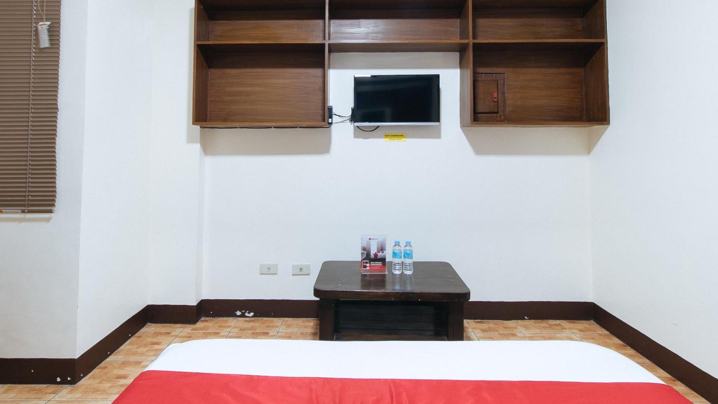 Deluxe Room - Photo 17