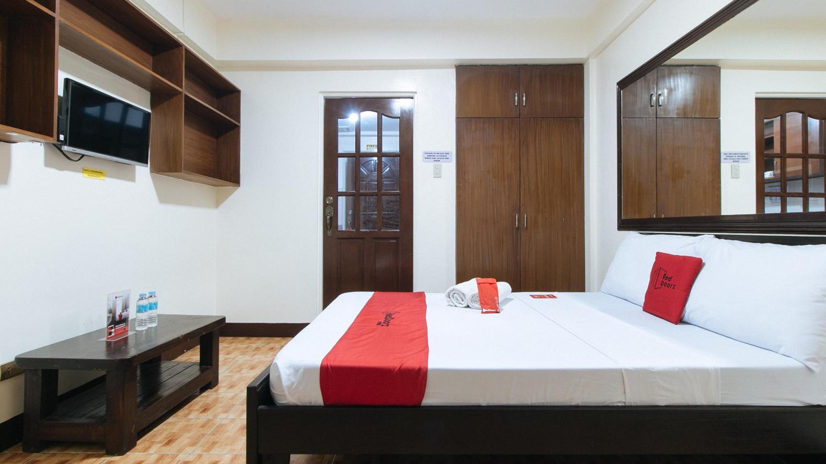 Deluxe Room - Photo 9