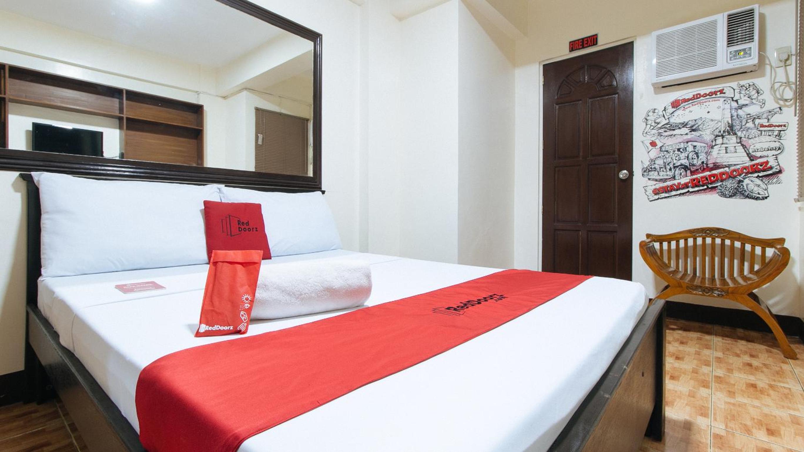 Deluxe Room - Photo 14