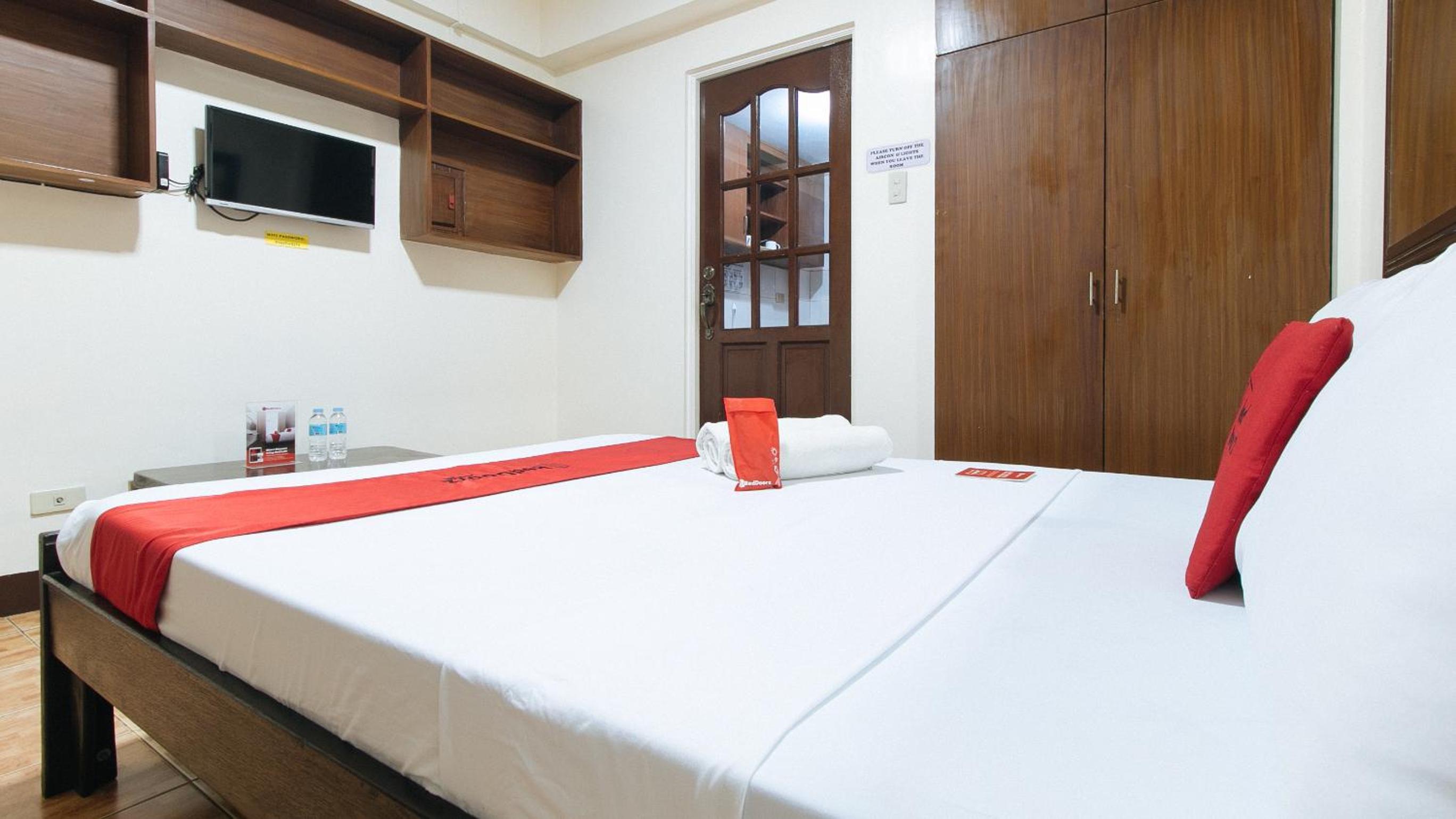 Deluxe Room - Photo 10