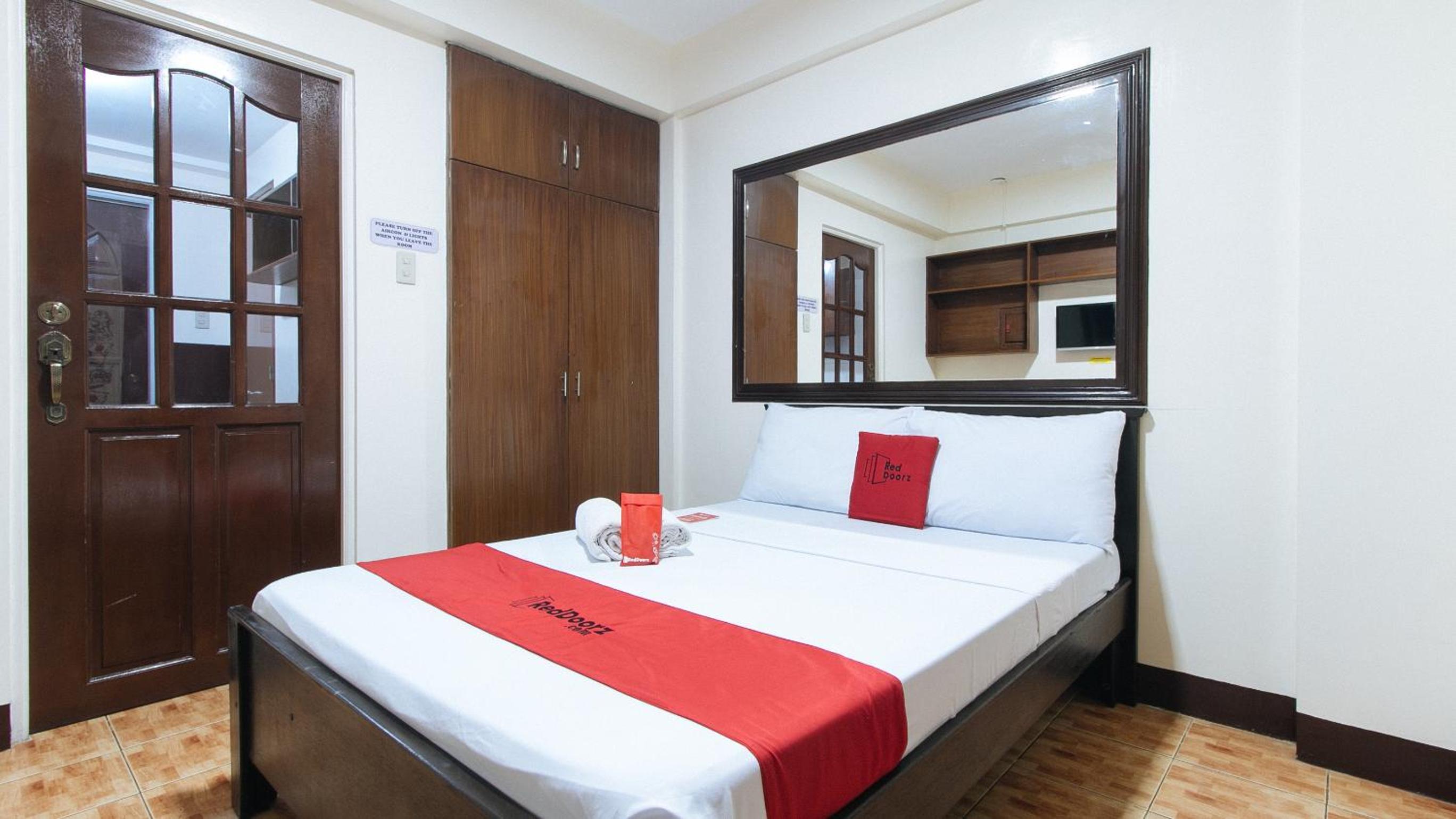 Deluxe Room - Photo 15