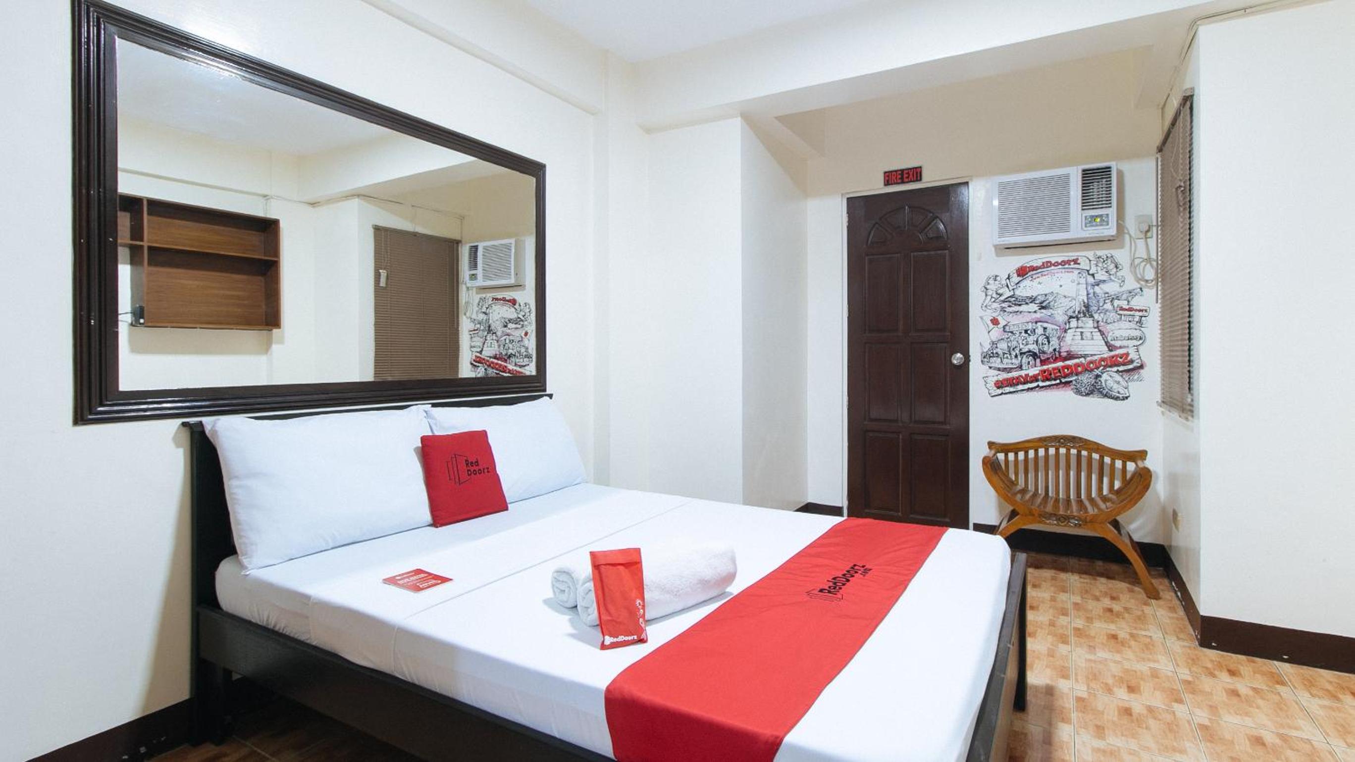 Deluxe Room - Photo 11