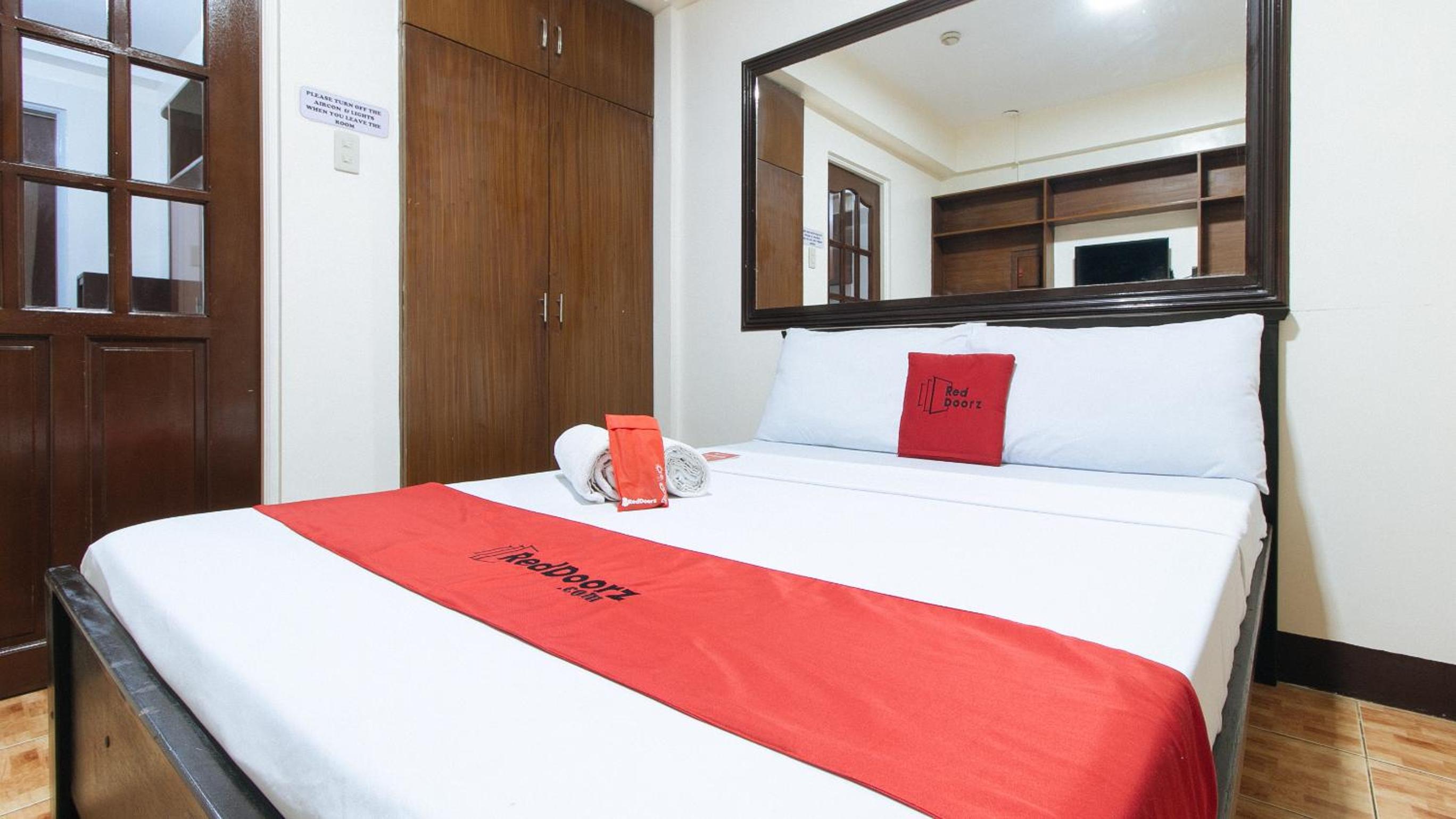 Deluxe Room - Photo 12