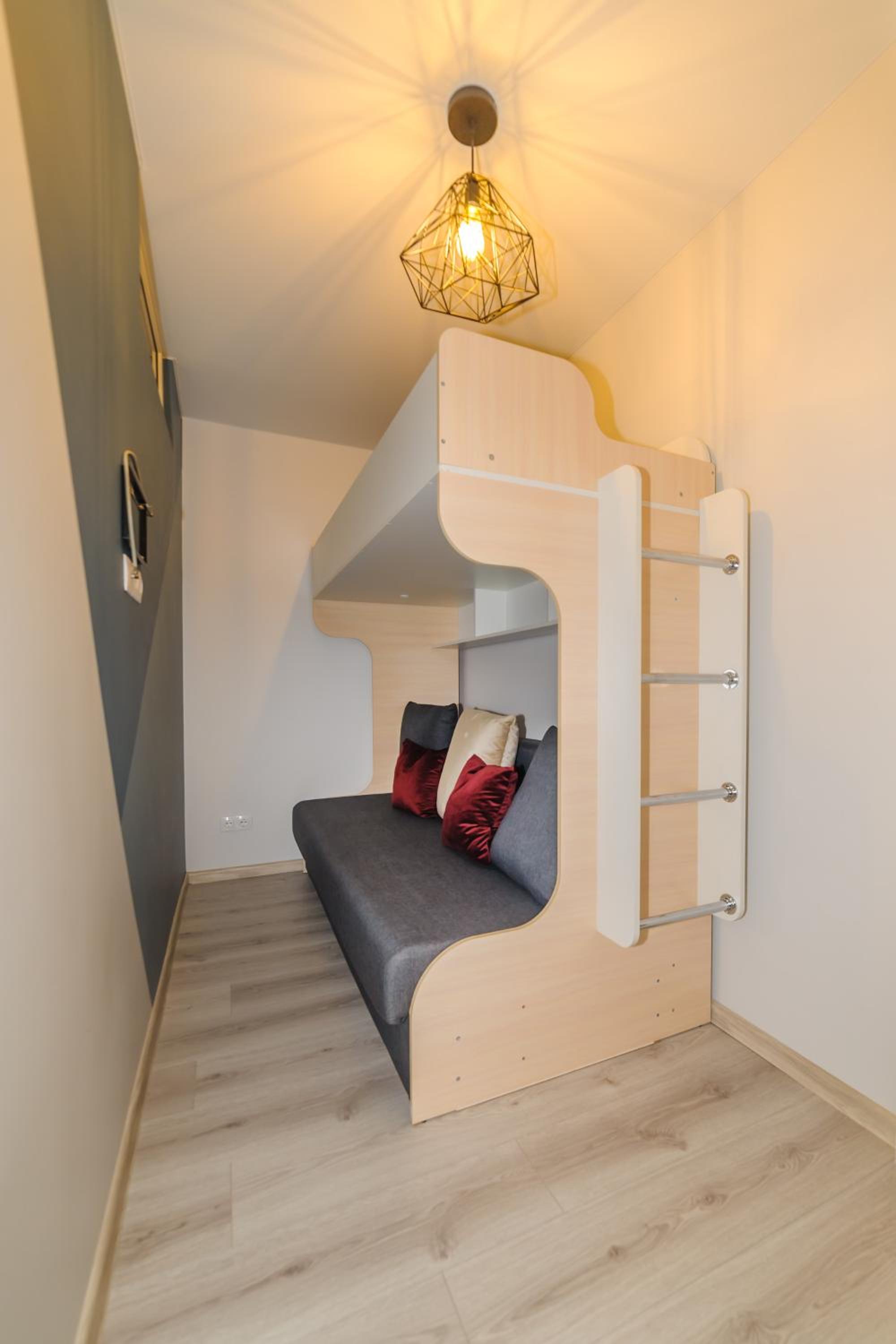 One-Bedroom Apartment photo 1