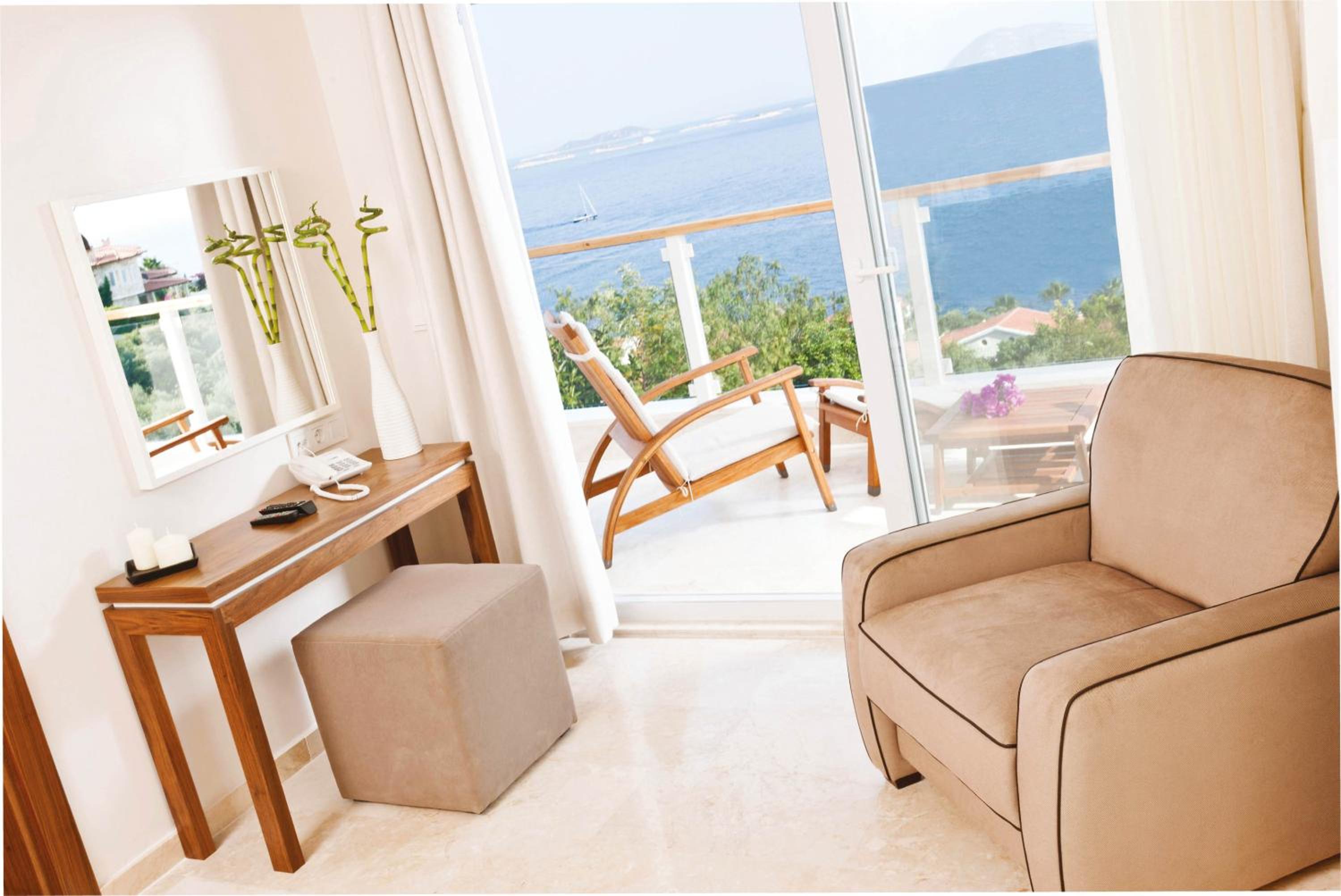 Deluxe Double Room with Sea View - Photo 6