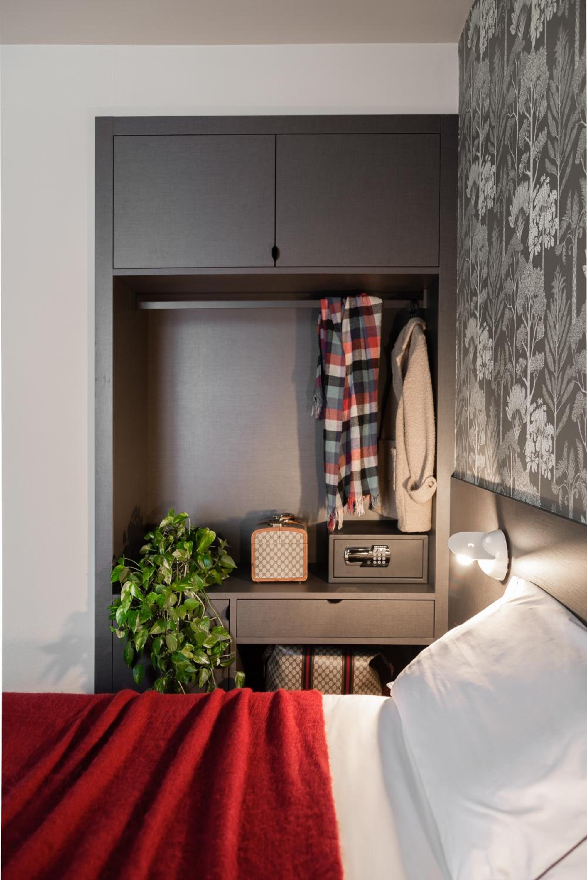 Standard Double or Twin Room - Photo 9
