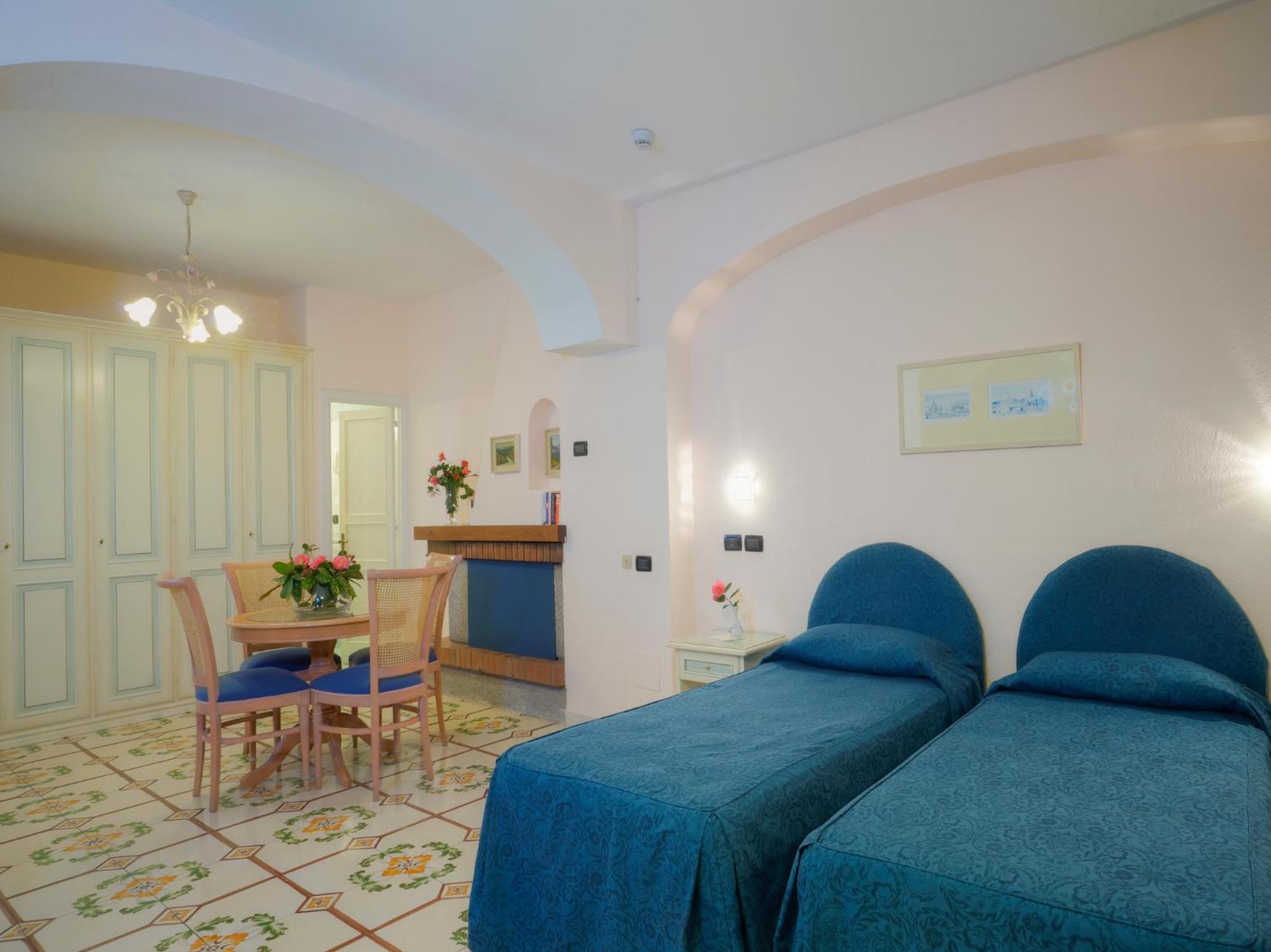 Superior Triple Room with Sea View - Photo 3