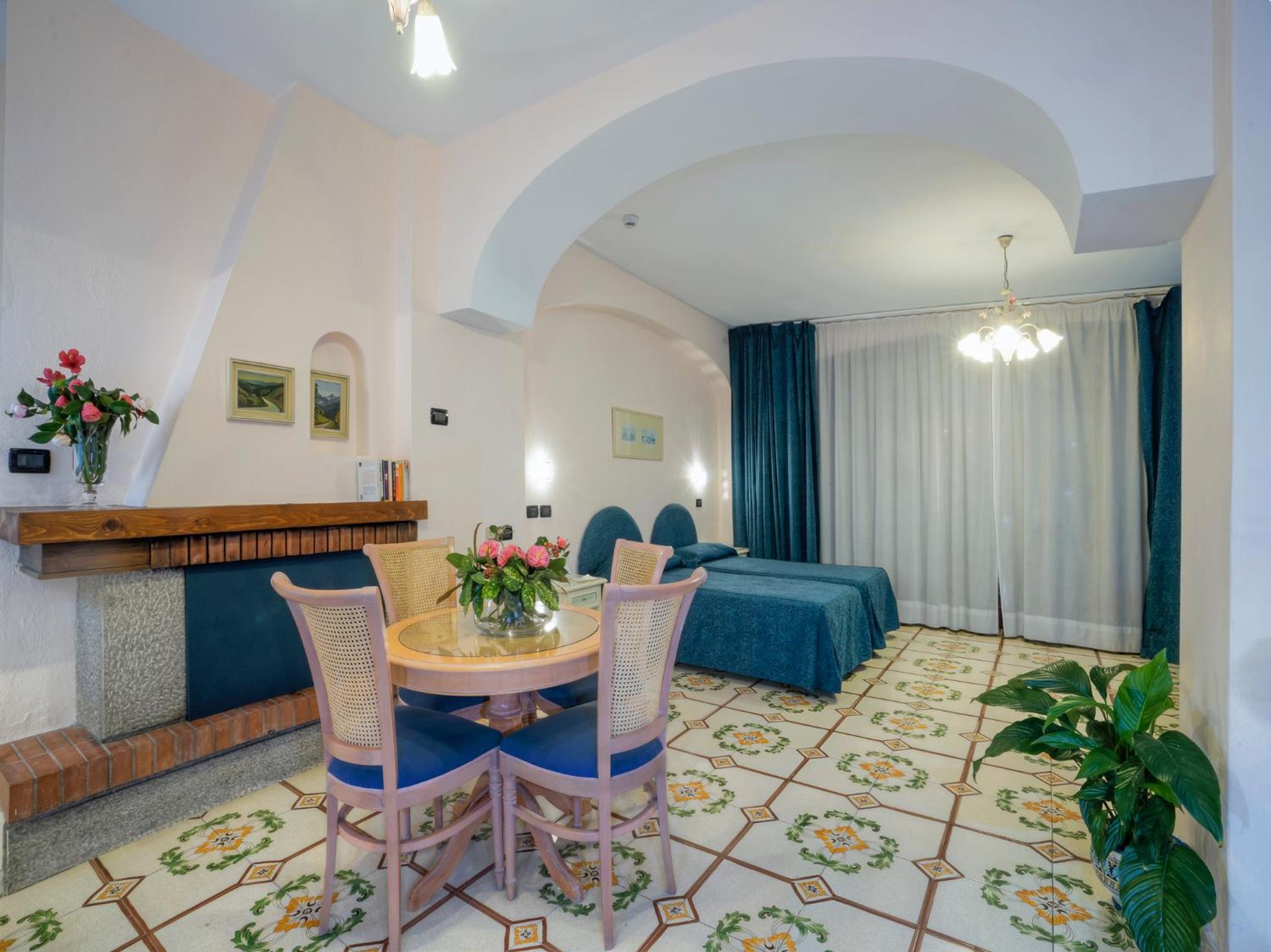 Superior Triple Room with Sea View - Photo 2