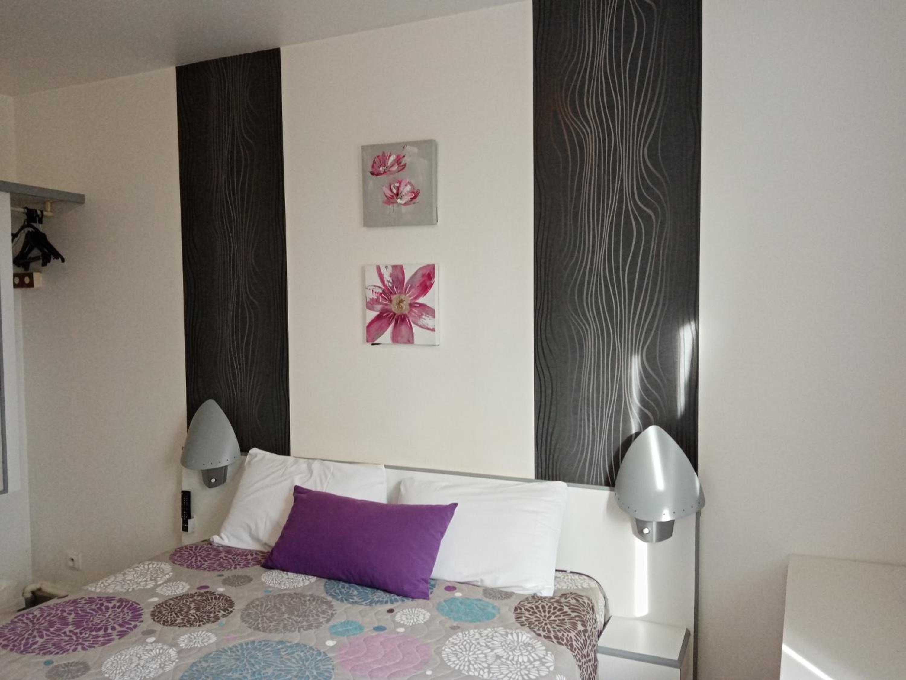 Family Room with Bathroom - Photo 8