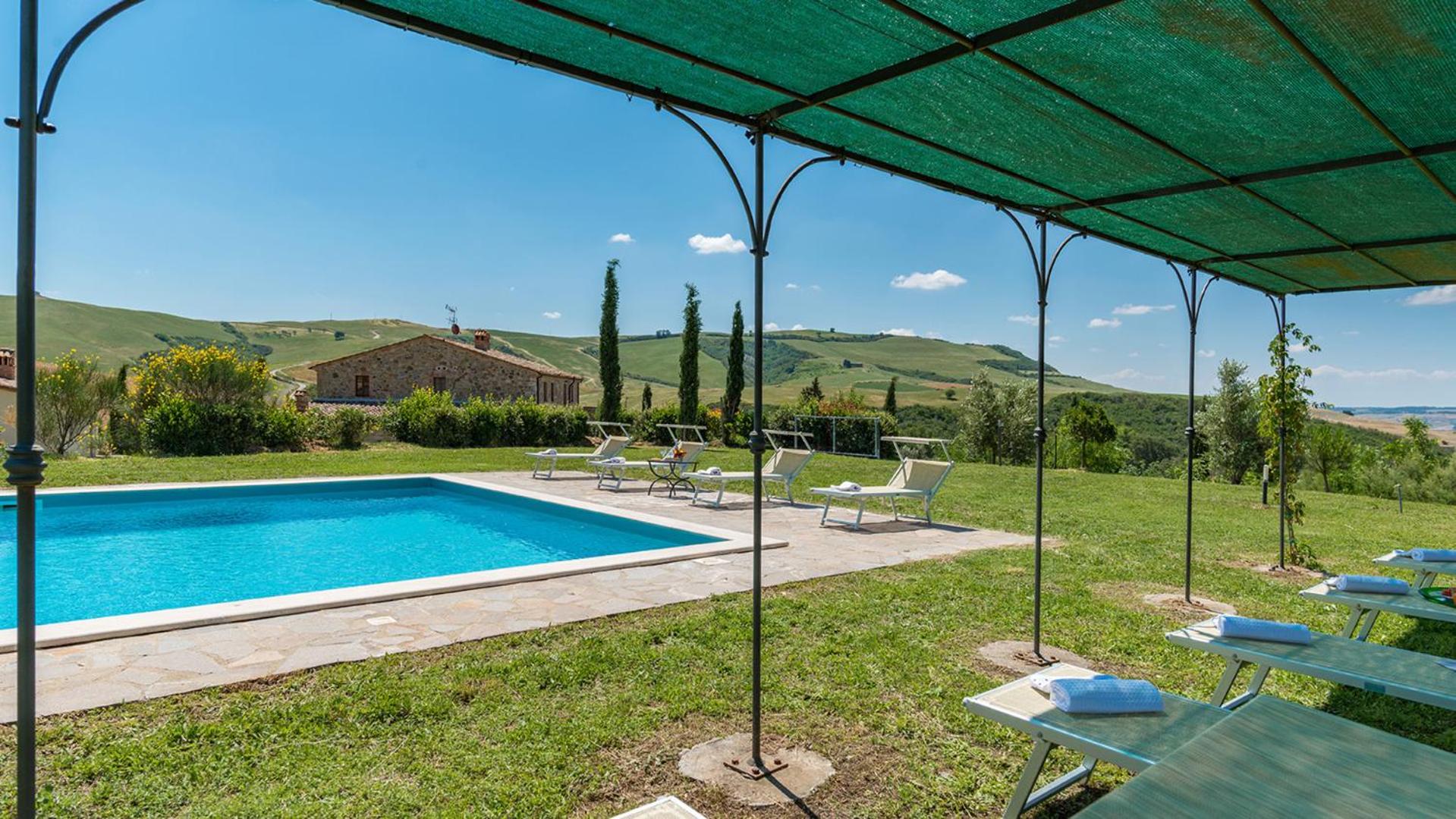 Seven-Bedroom Villa photo 2