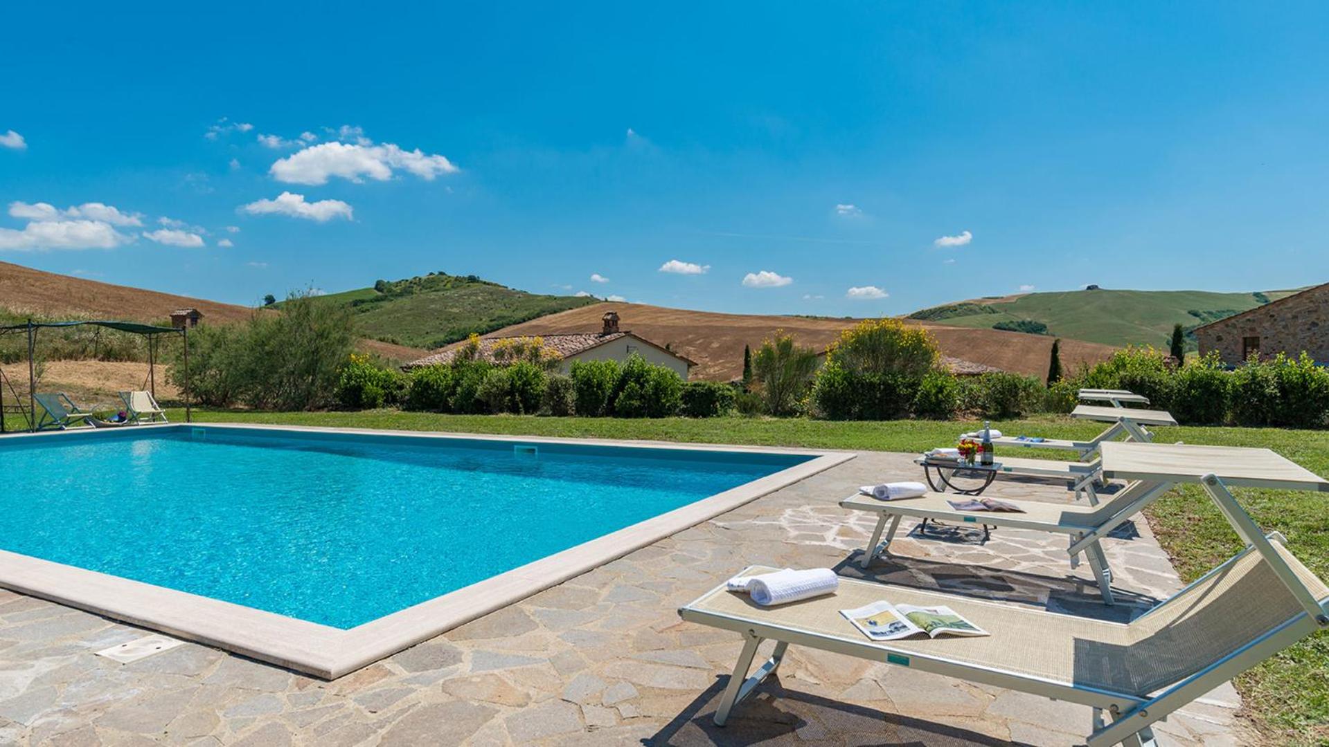 Seven-Bedroom Villa photo 3