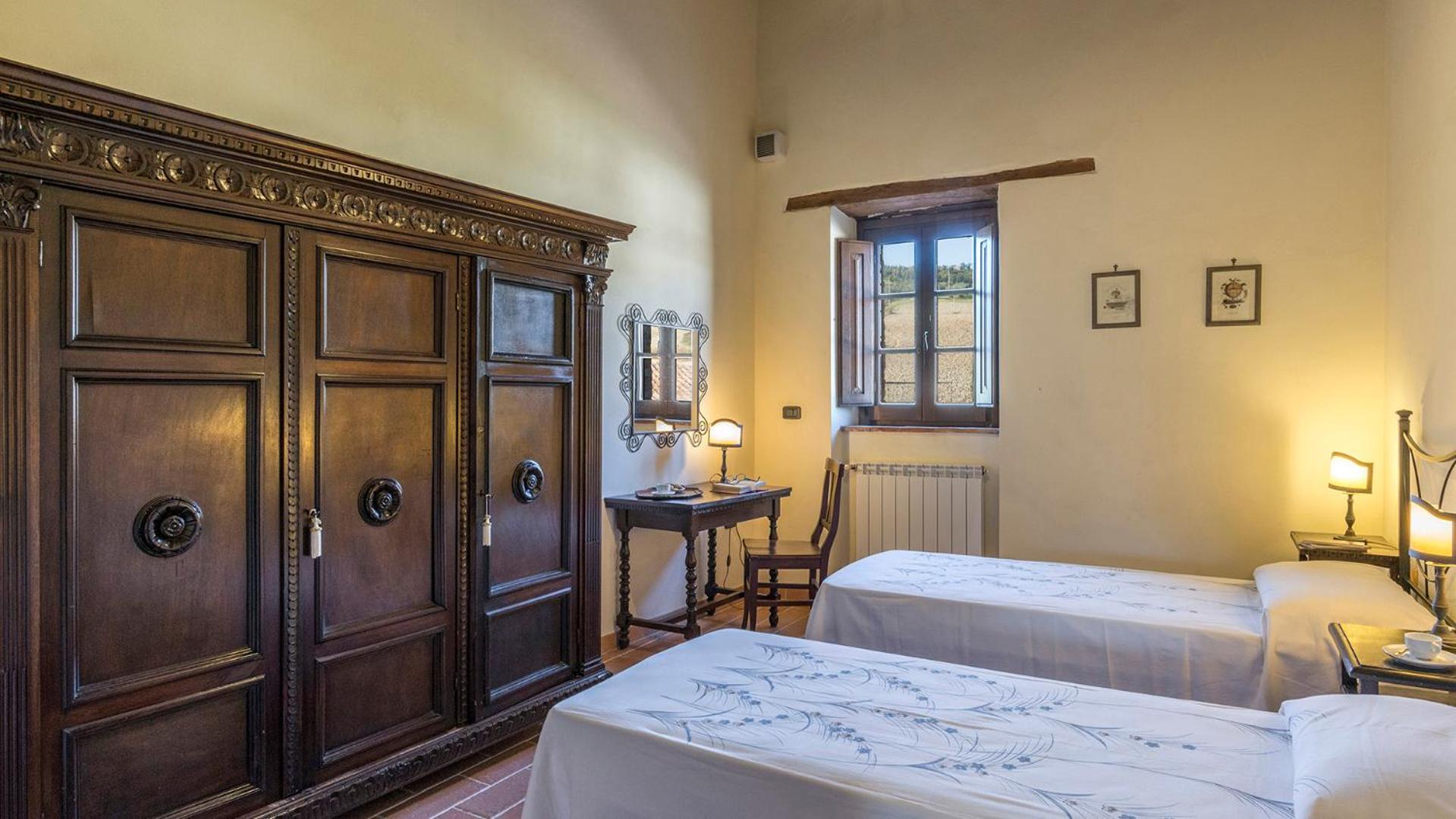 Seven-Bedroom Villa photo 1