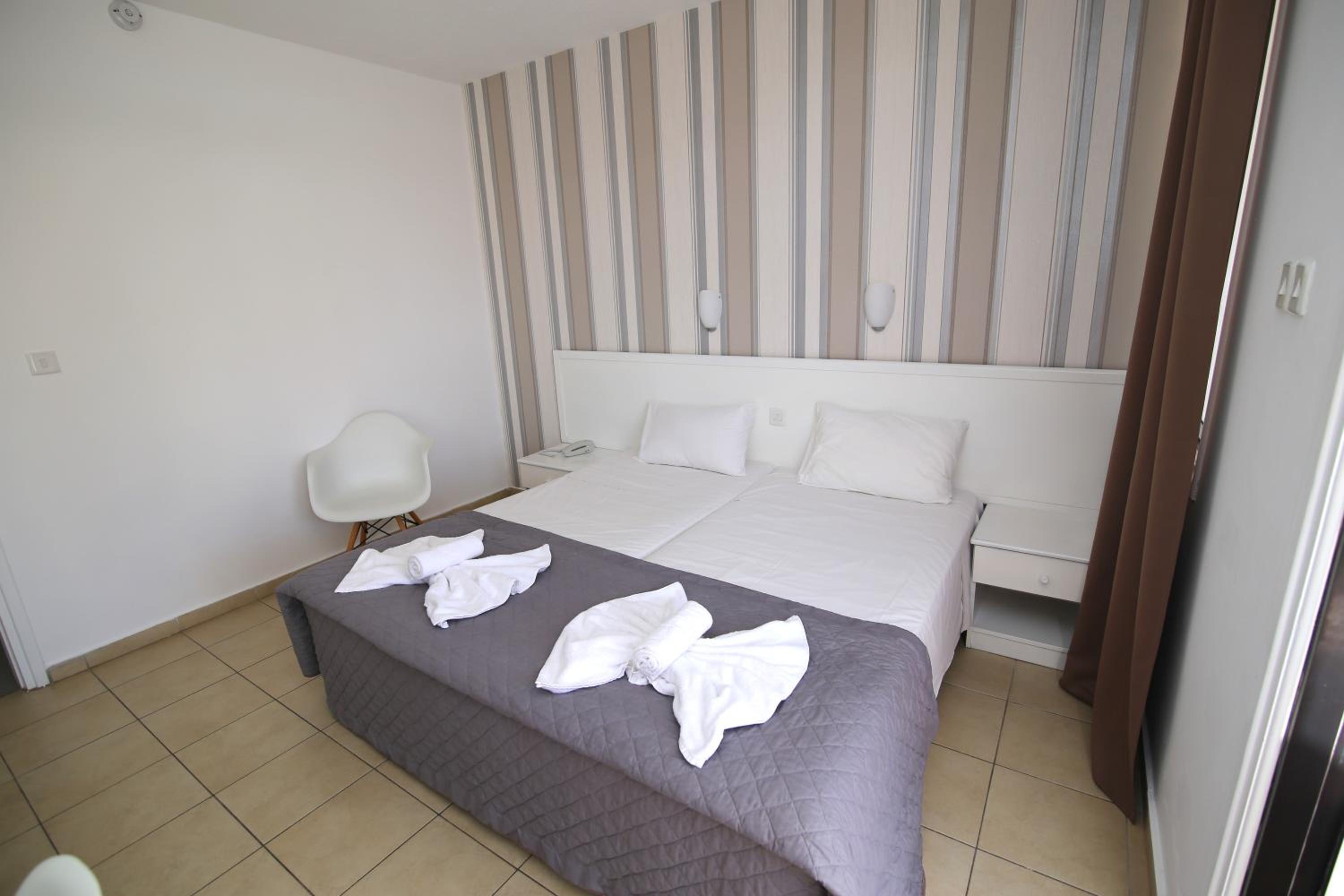 Double or Twin Room with Easy Pool Access photo 3