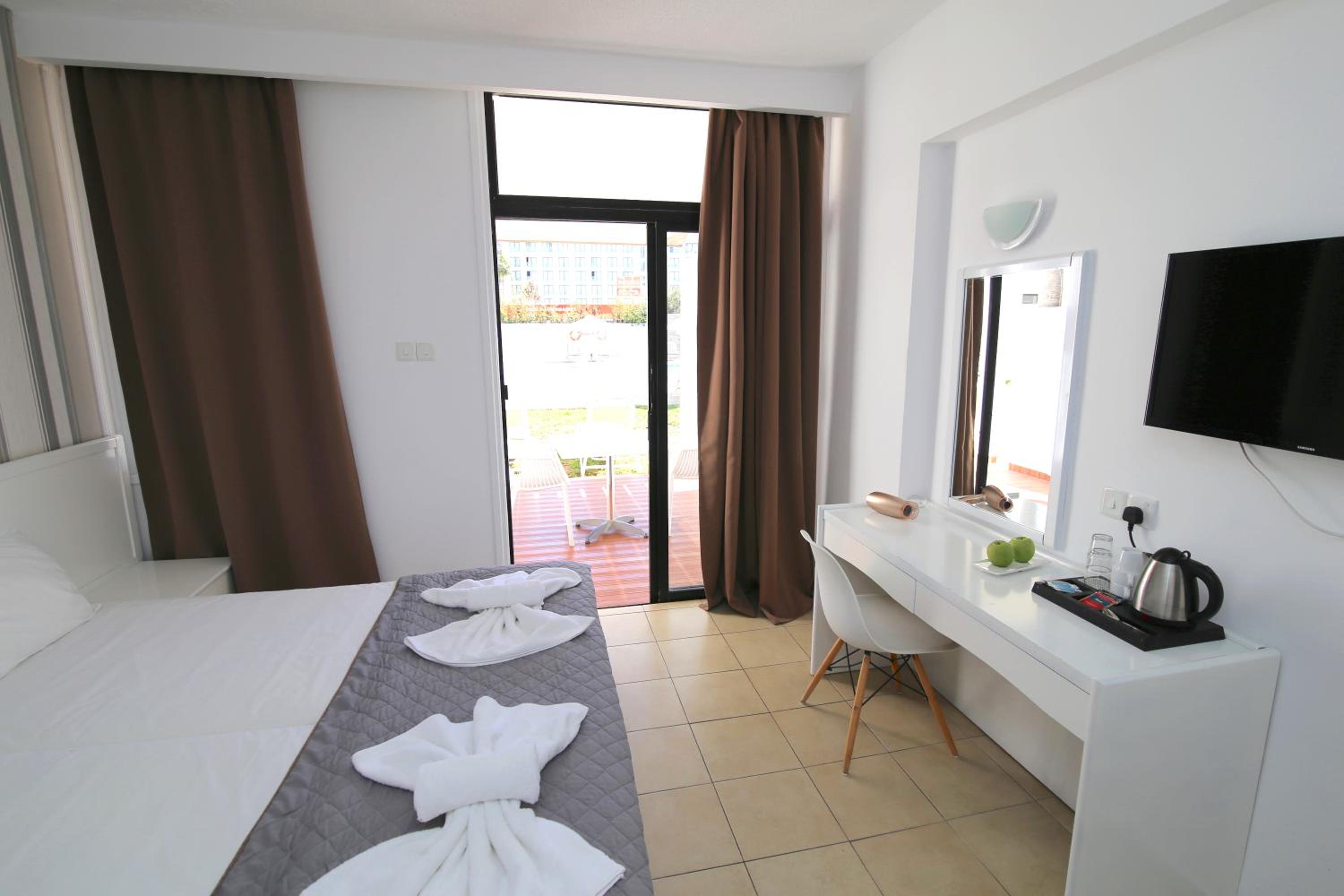 Double or Twin Room with Easy Pool Access photo 1