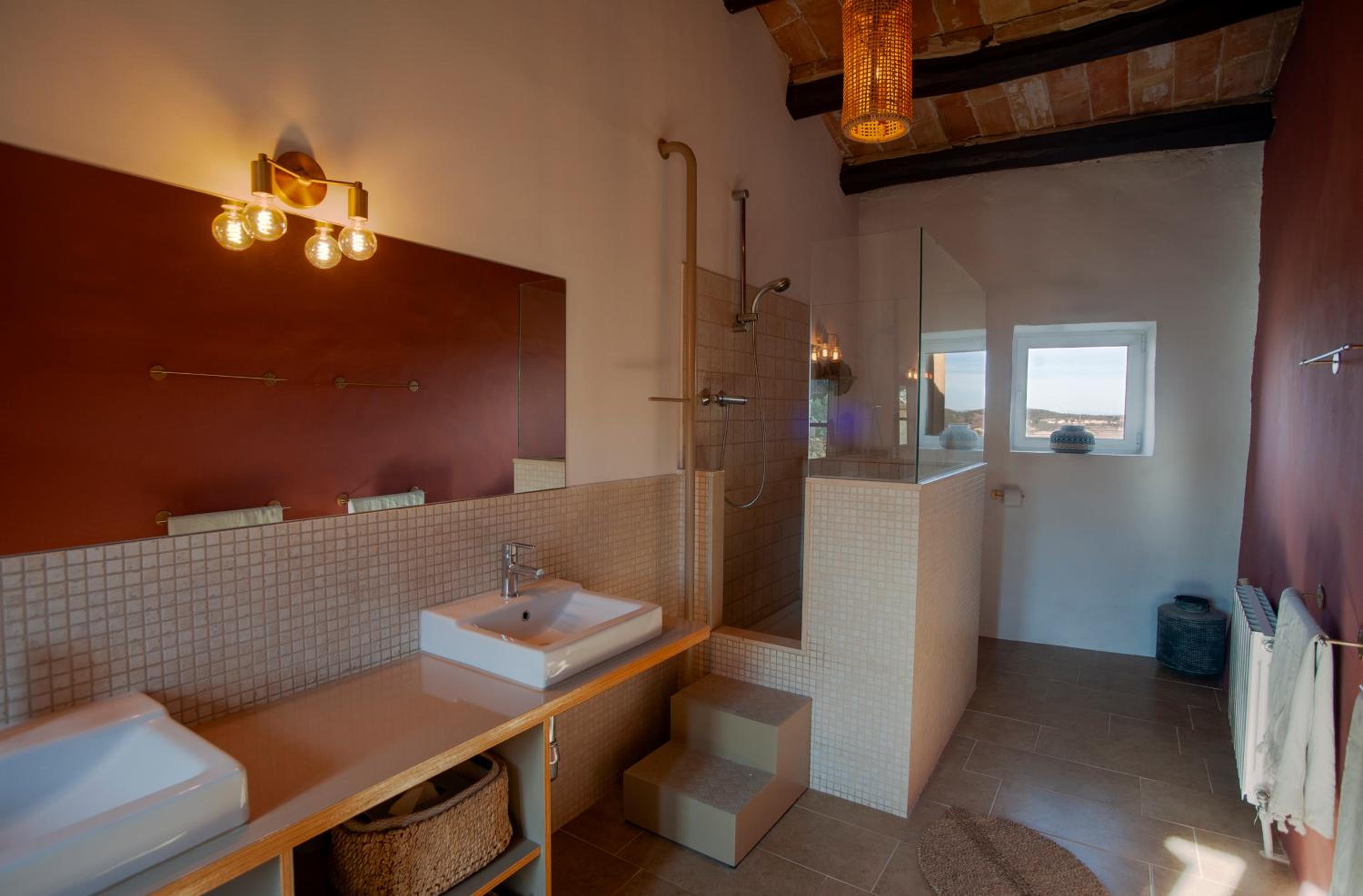 Quadruple Room with Private Bathroom - Photo 6