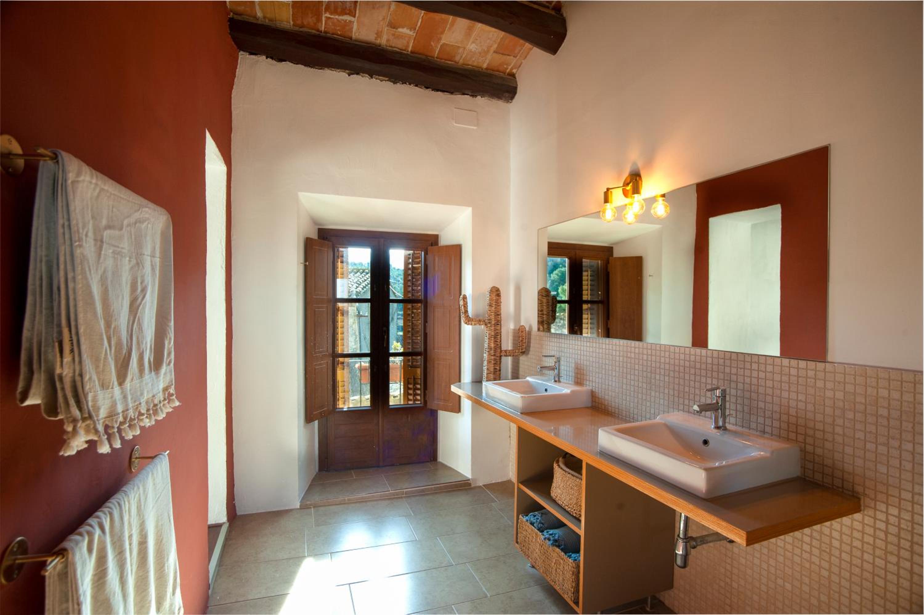 Quadruple Room with Private Bathroom - Photo 5